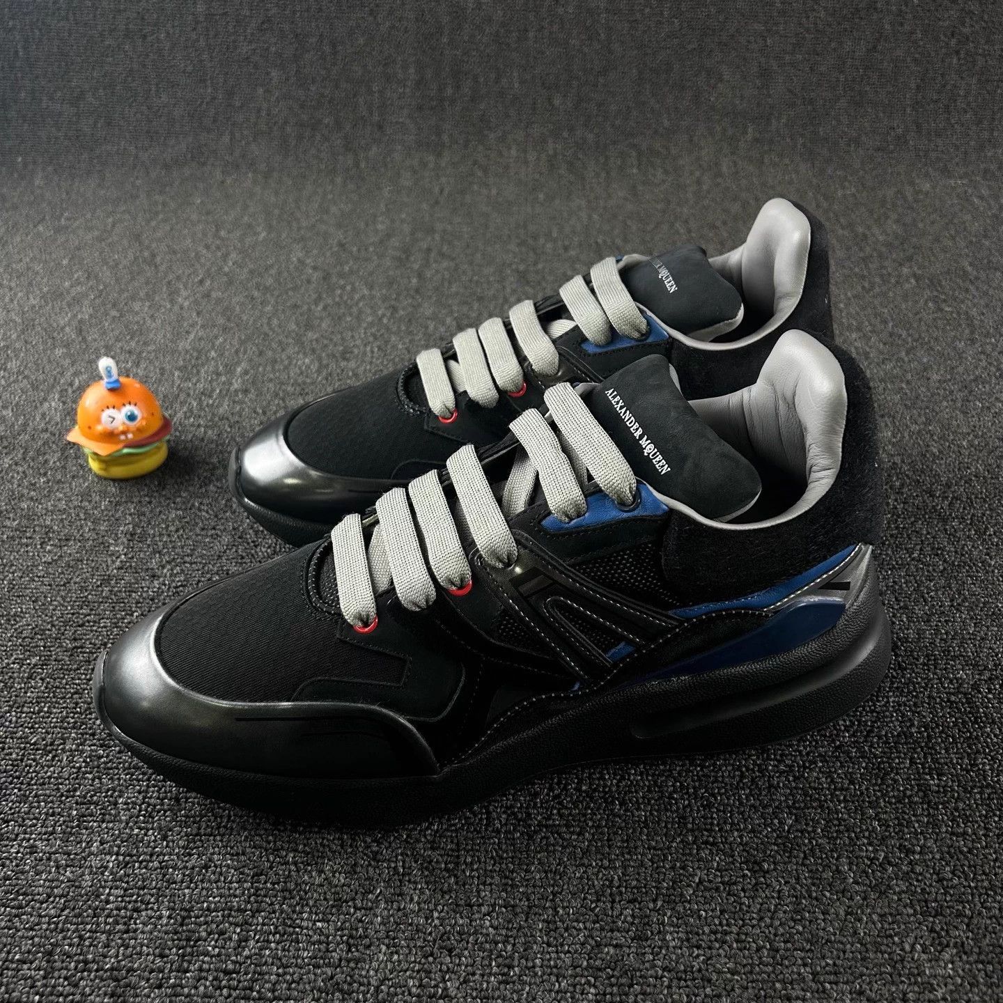 Alexander McQueen Alexander McQueen color blocked black sneakers 44 Size US 11 / EU 44 - 1 Thumbnail