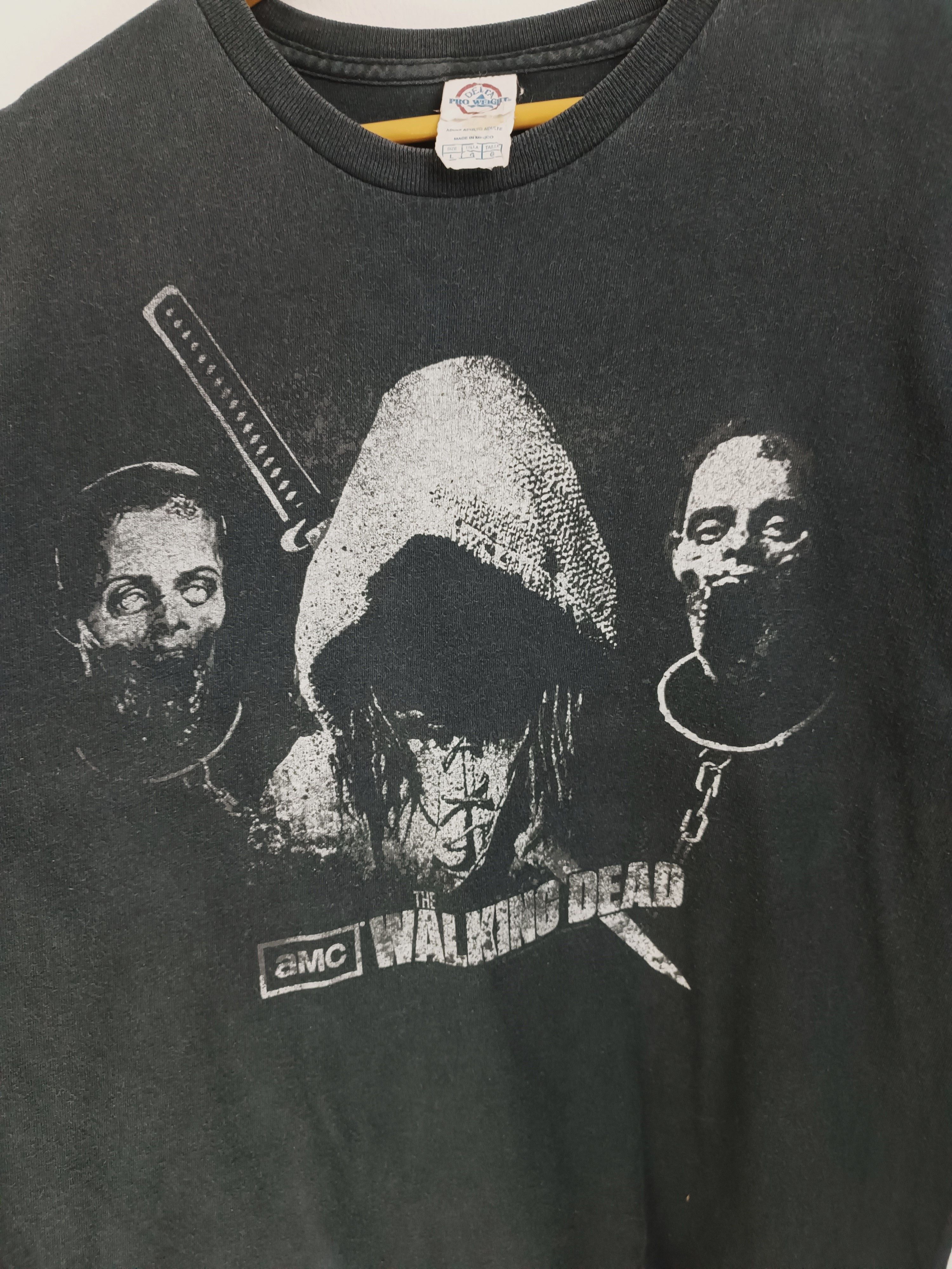 Vintage VINTAGE THE WALKING DEAD MICHONNE SAMURAI GIRL ZOMBIE TEE Size US L / EU 52-54 / 3 - 9 Thumbnail