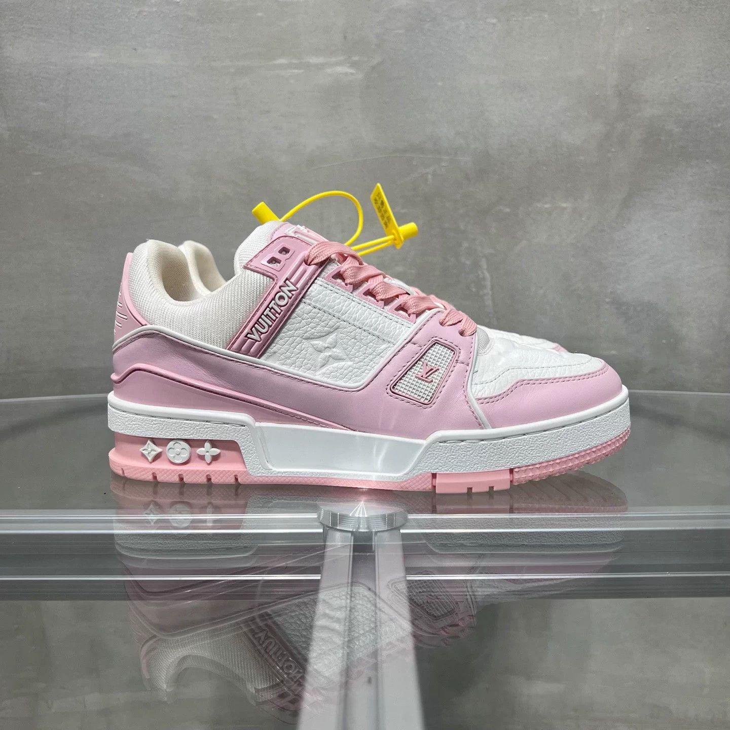 Louis Vuitton Louis Vuitton Trainer White/Pink Women's UK2.5/36.5 New Size US 6 / IT 36 - 4 Thumbnail