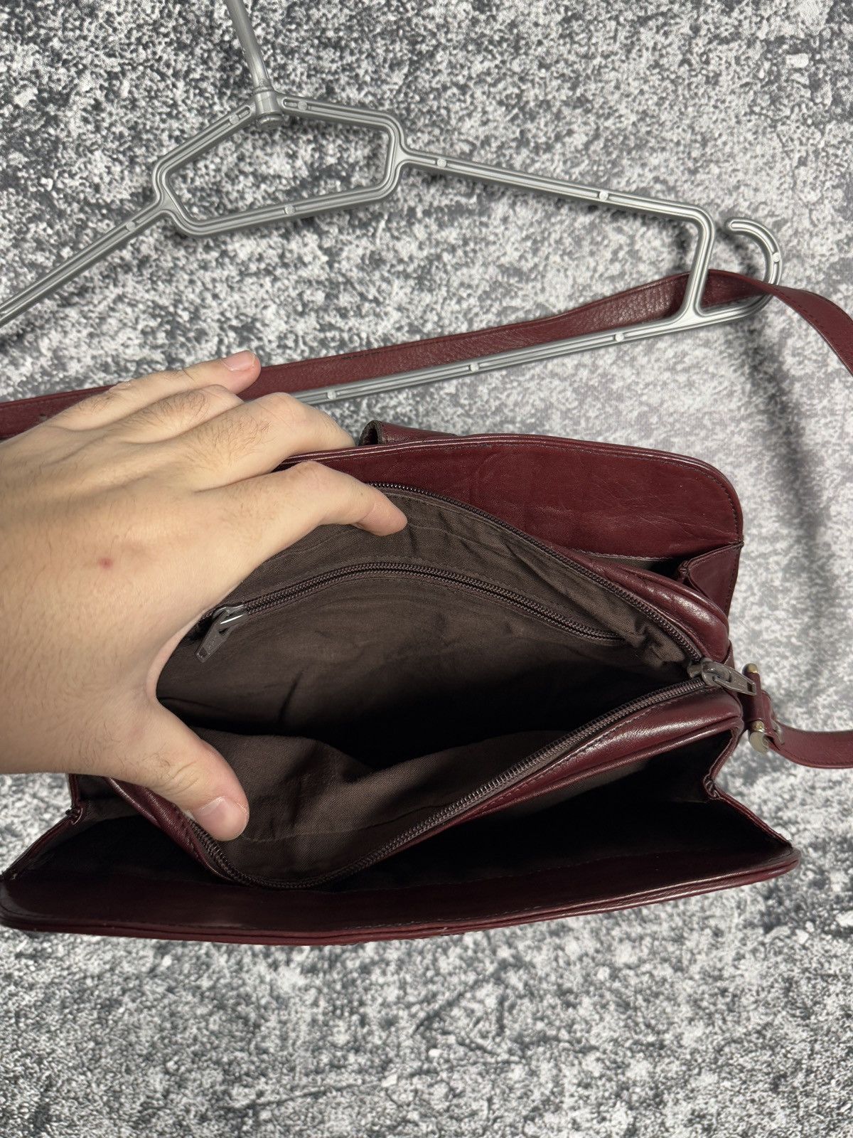 Vintage Vintage Fiocchi Italy Burgundy Leather Smooth Crossbody Bag Size ONE SIZE - 10 Thumbnail