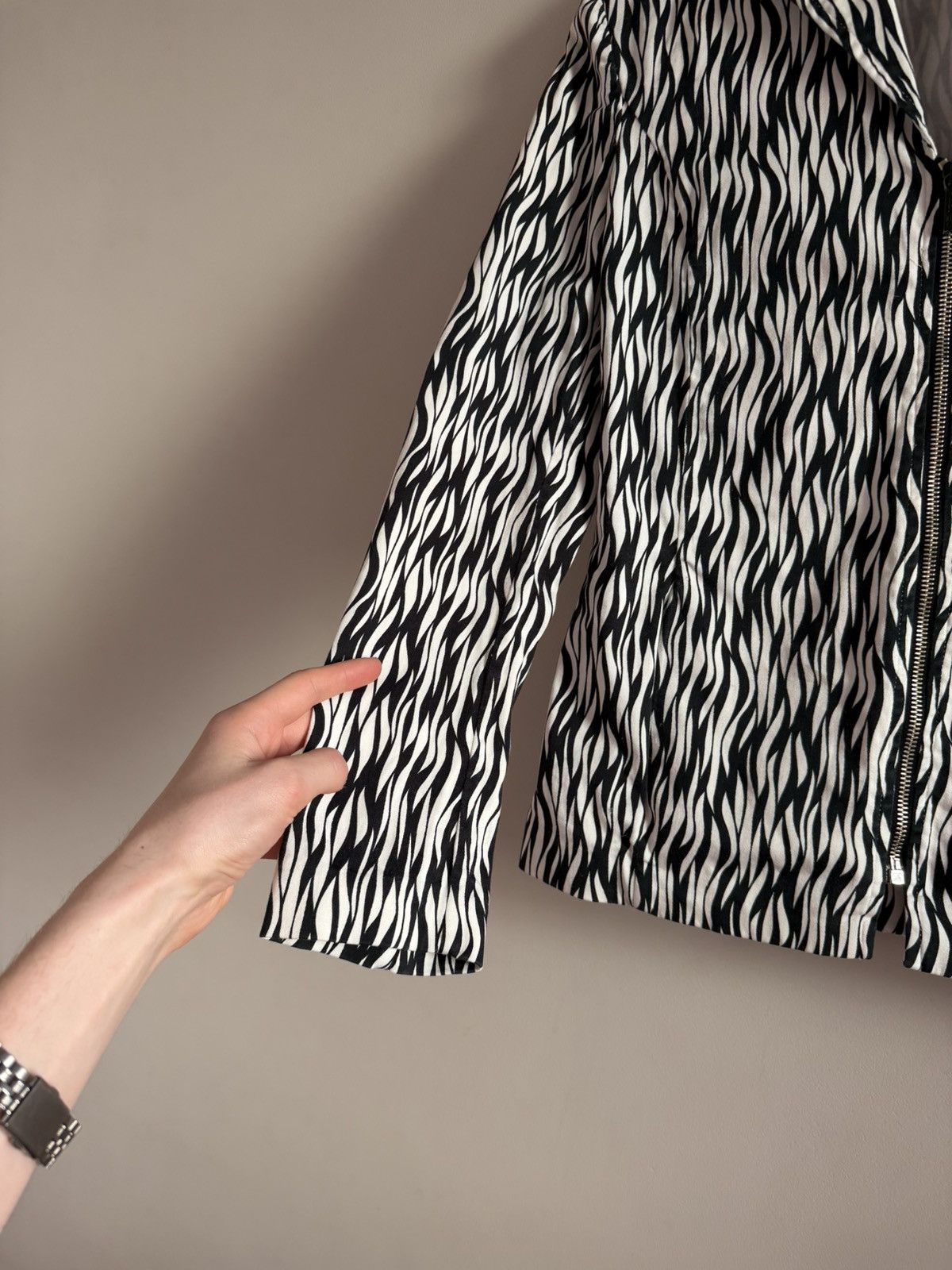 Versus Versace Vintage Gianni Versace Versus Zebra Printed Blazer Jacket Size M / US 6-8 / IT 42-44 - 4 Thumbnail
