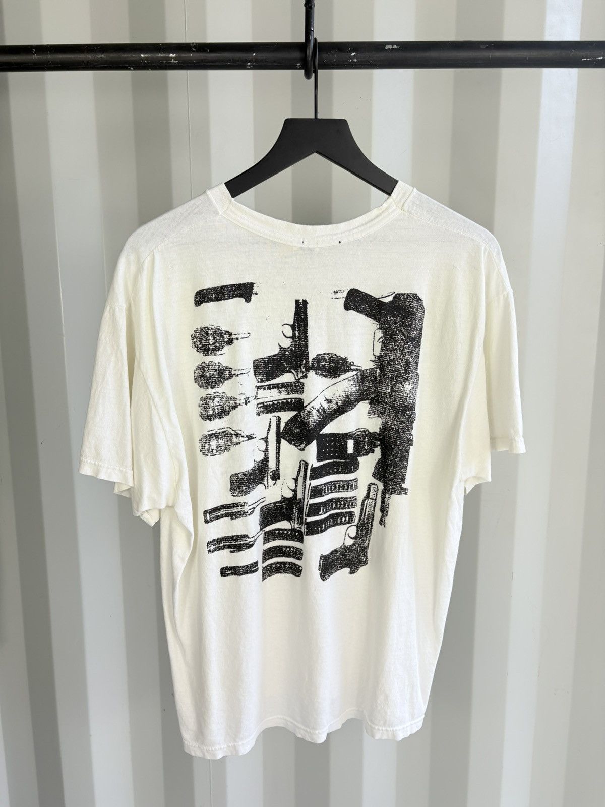 Vintage Vintage Gun Shirt Distressed Faded GRUNGE Band Size US L / EU 52-54 / 3 - 1 Thumbnail