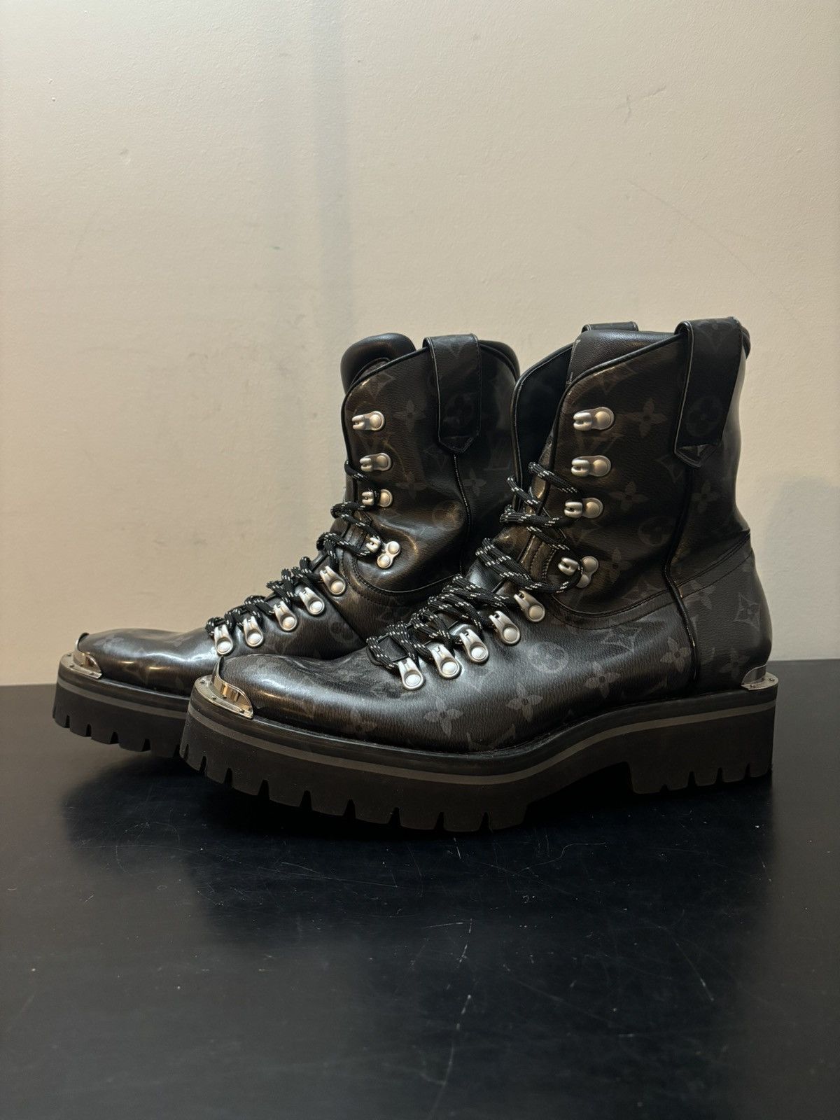 Louis Vuitton Louis Vuitton LV Monogram Patent Leather Outland Boot Size US 8 / EU 41 - 1 Thumbnail
