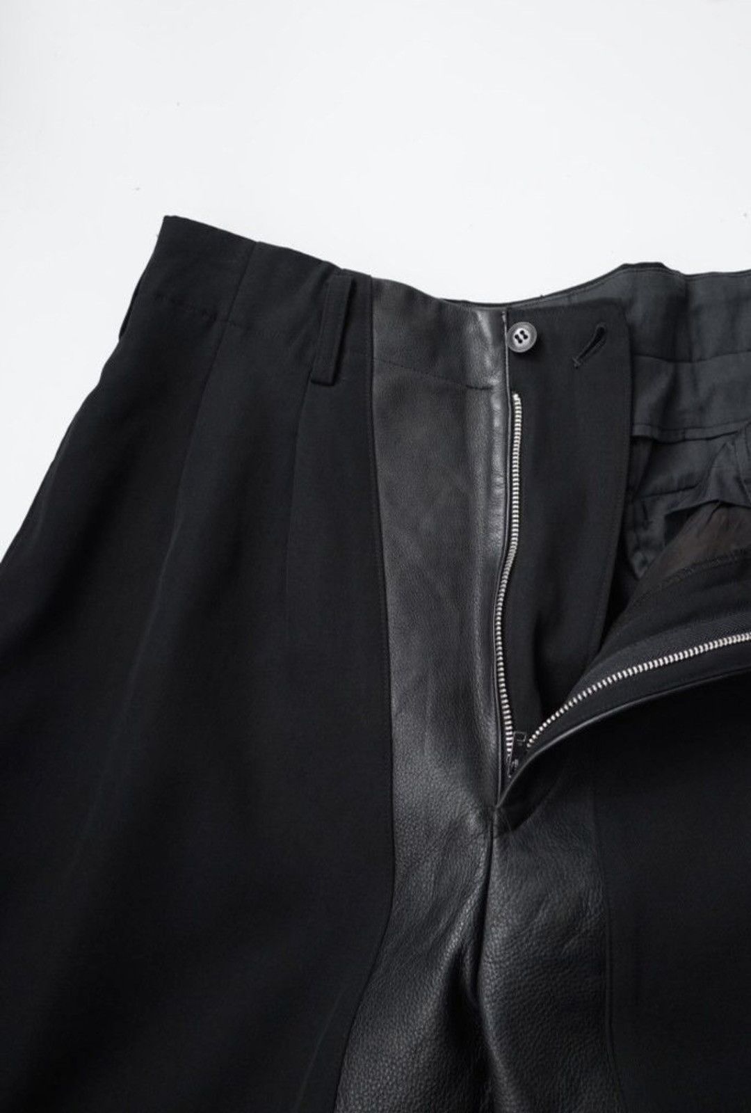 Yohji Yamamoto Yohji Yamamoto Pour Homme AW96 Leather Paneled Trousers Size US 32 / EU 48 - 4 Thumbnail