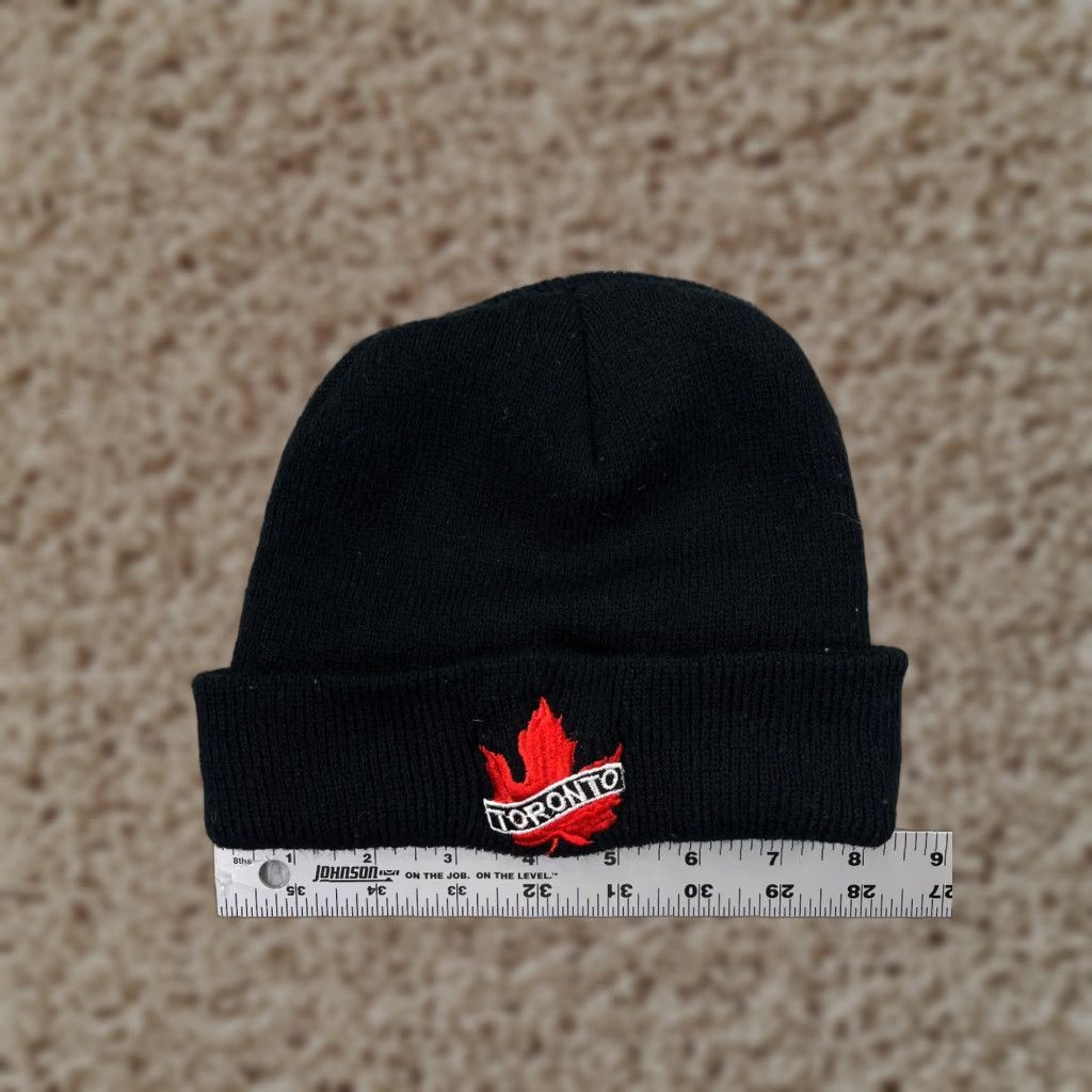 Vintage Embroidered Maple Leaf Toronto Beanie Adult One Size Black Knit Ski Mens Size ONE SIZE - 1 Thumbnail