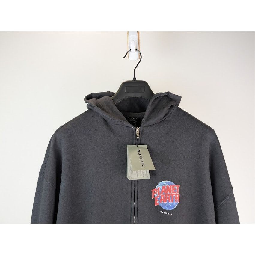 Balenciaga o1rshd1 Planet Earth Molleton Arch Zip-Up Hoodie in Black Size US M / EU 48-50 / 2 - 4 Thumbnail