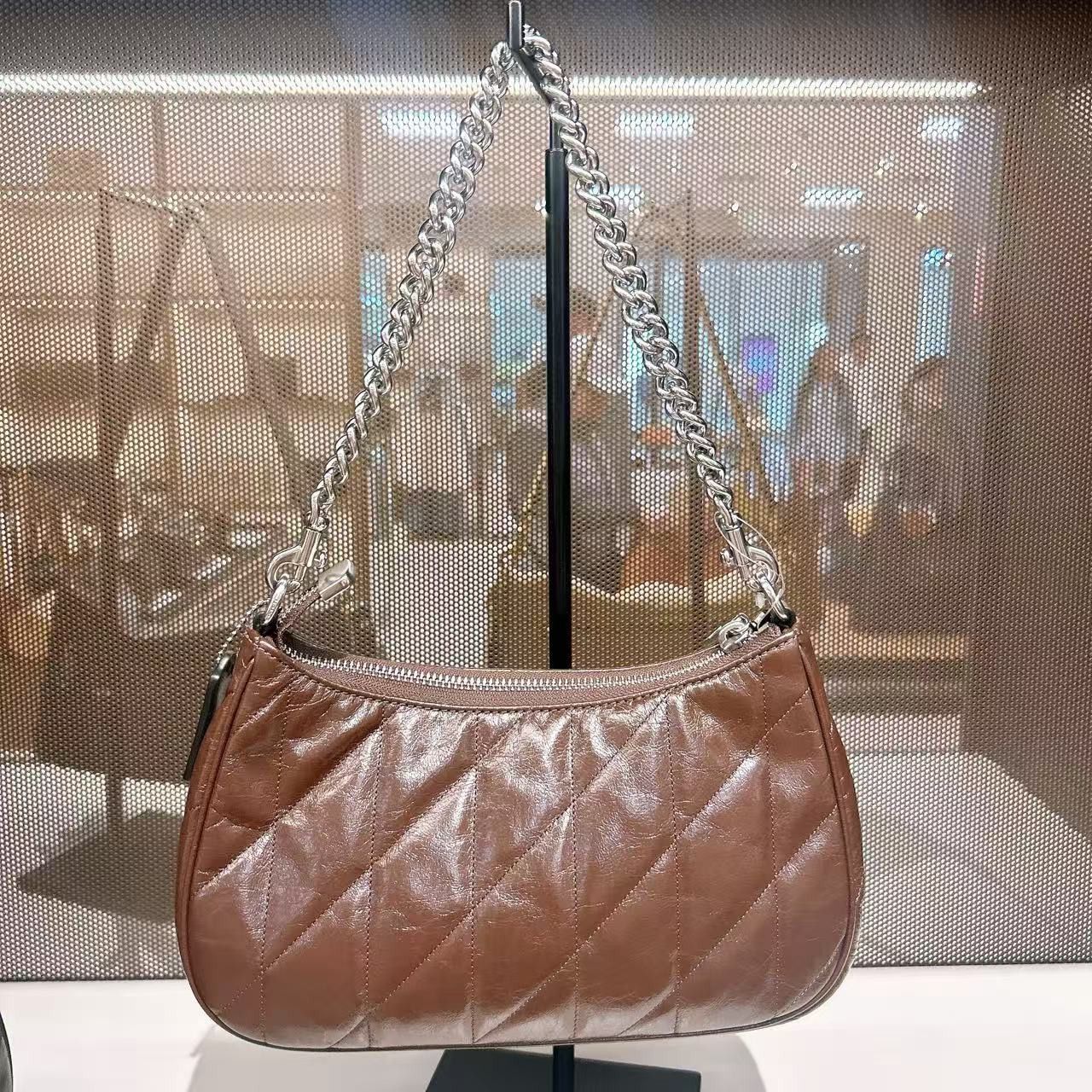 Coach NWT Coach Teri Shoulder Bag With Quilting CDY83 Size ONE SIZE - 4 Thumbnail