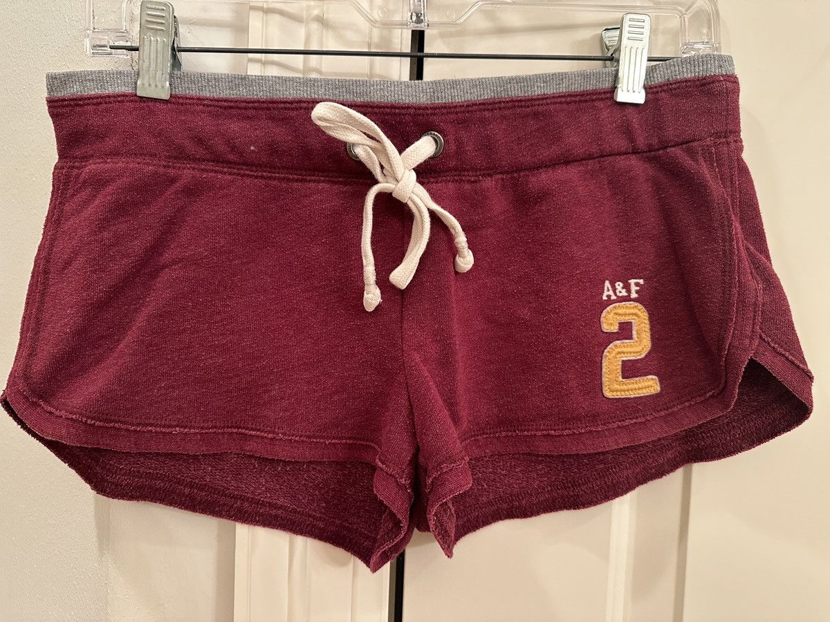 Abercrombie & Fitch Women’s Abercrombie & Fitch New York maroon/gray shorts, S. Size 27" / US 4 / IT 40 - 1 Thumbnail