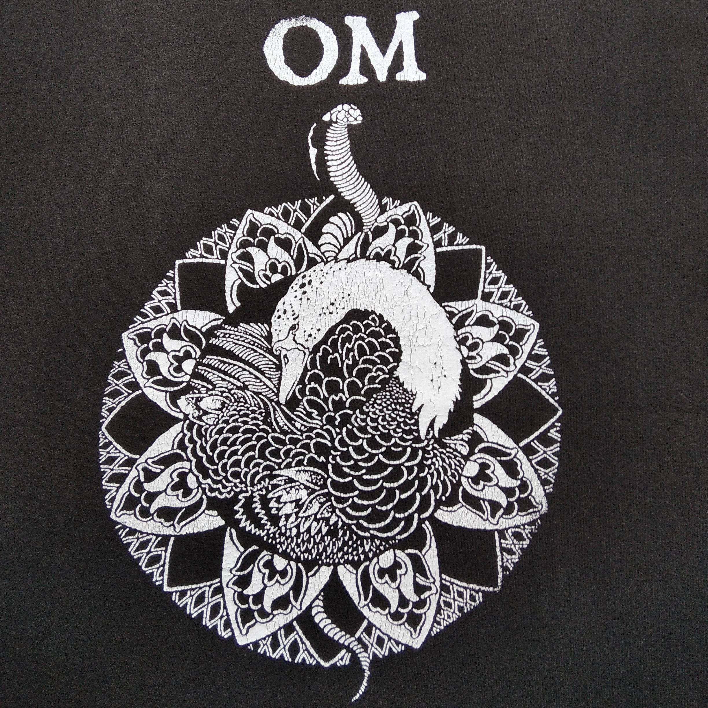 Band Tees Vintage 2010's OM "Crest" T-Shirt Size US XL / EU 56 / 4 - 2 Thumbnail