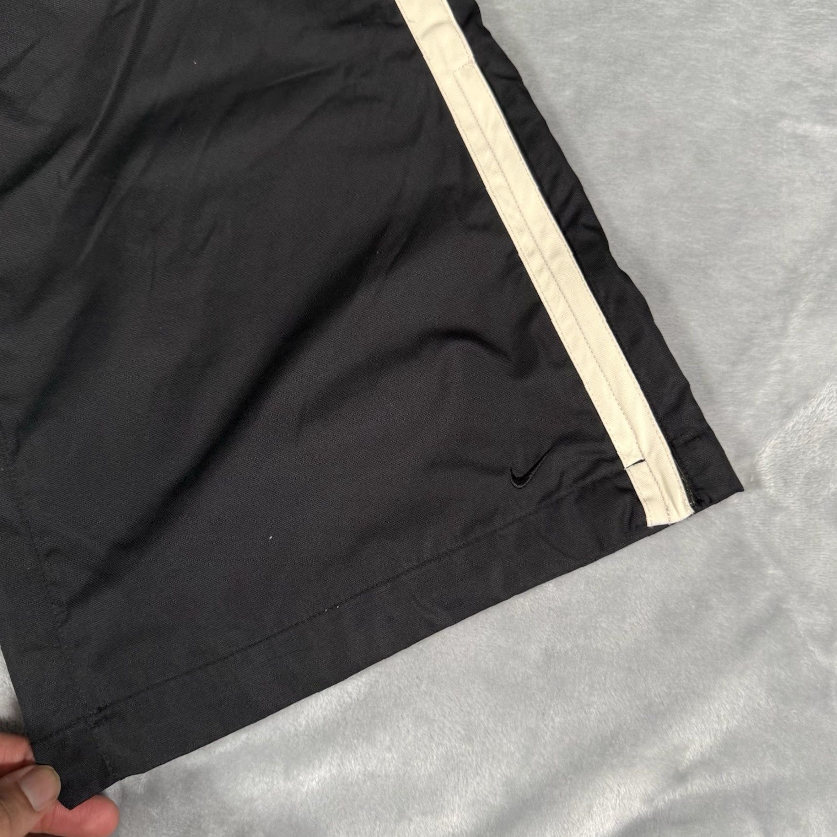 Nike VINTAGE Nike Track Pants Womens L Wide-Leg Baggy Oversized Fit Lined Black Polyester Softshell 33x29 Athleisure Gym & Training Womens Size 36" / US 14 / IT 50 - 5 Thumbnail