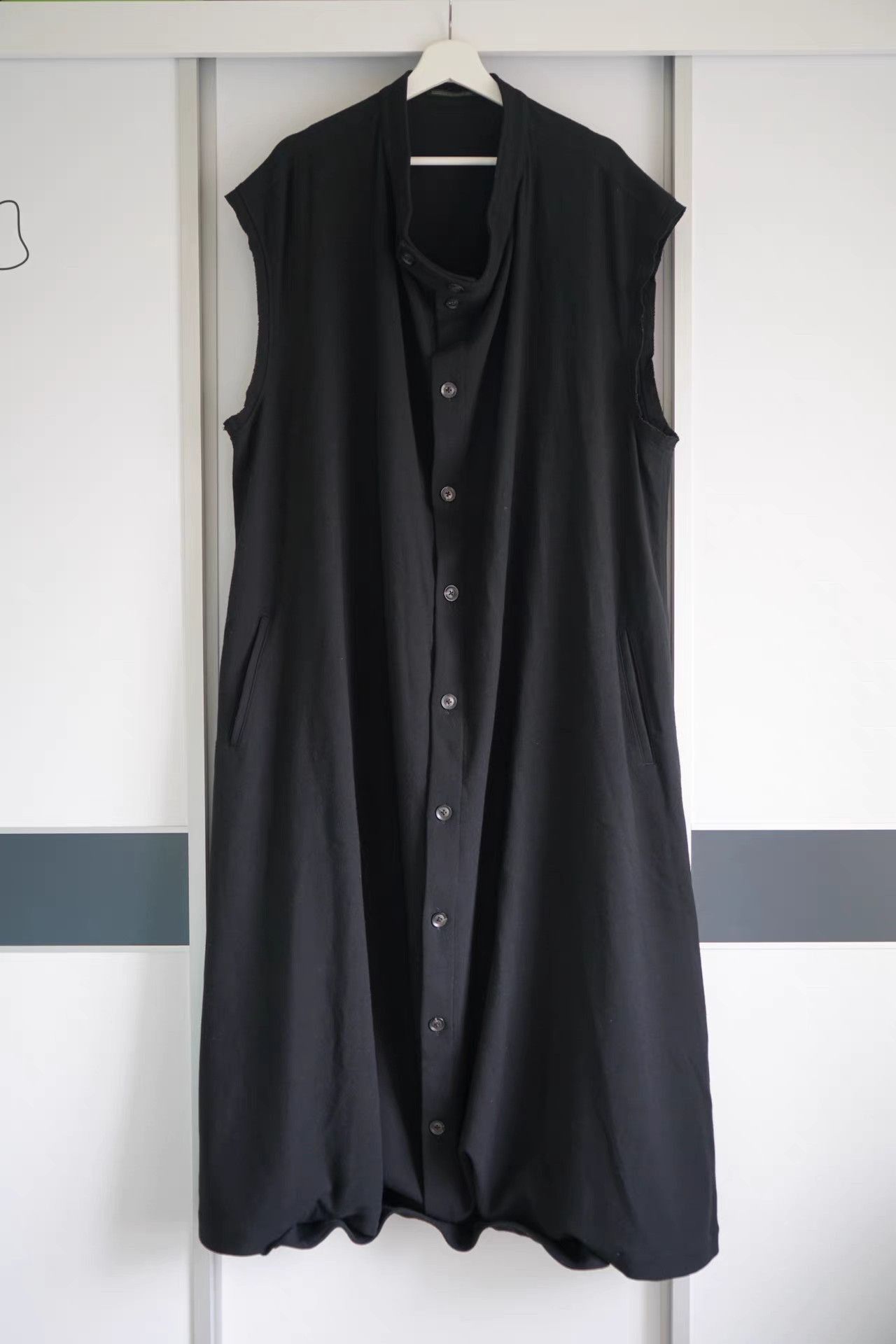 Yohji Yamamoto Black Sleeveless Button-Front Top Size US S / EU 44-46 / 1 - 1 Thumbnail