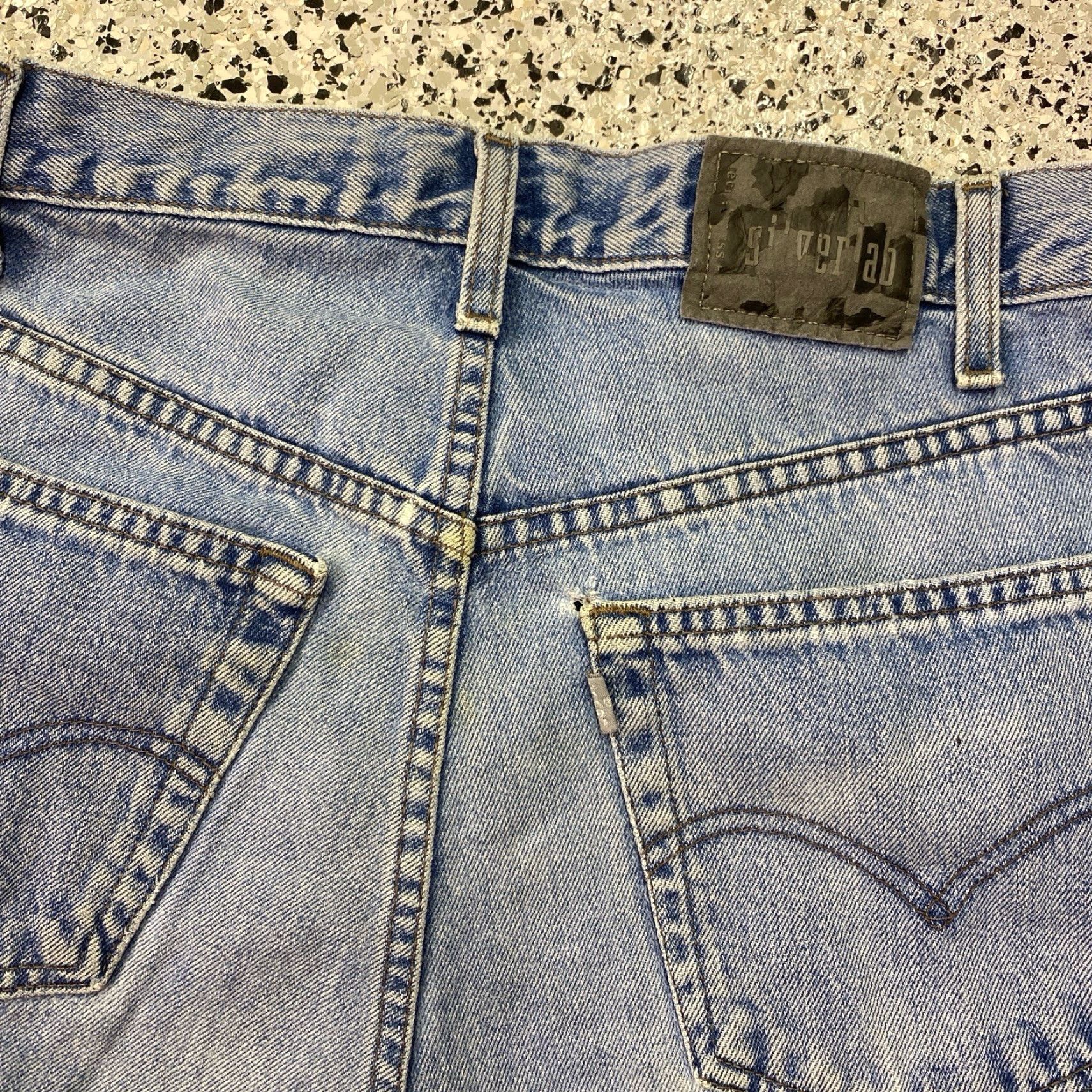 Levi's VINTAGE Levi's Silvertab Jeans Blue Denim 30x33 Relaxed Fit 5-Pocket Mens Straight Solid Pattern Metal Logo 2000s Y2K Denim Jeans Size US 30 / EU 46 - 3 Thumbnail