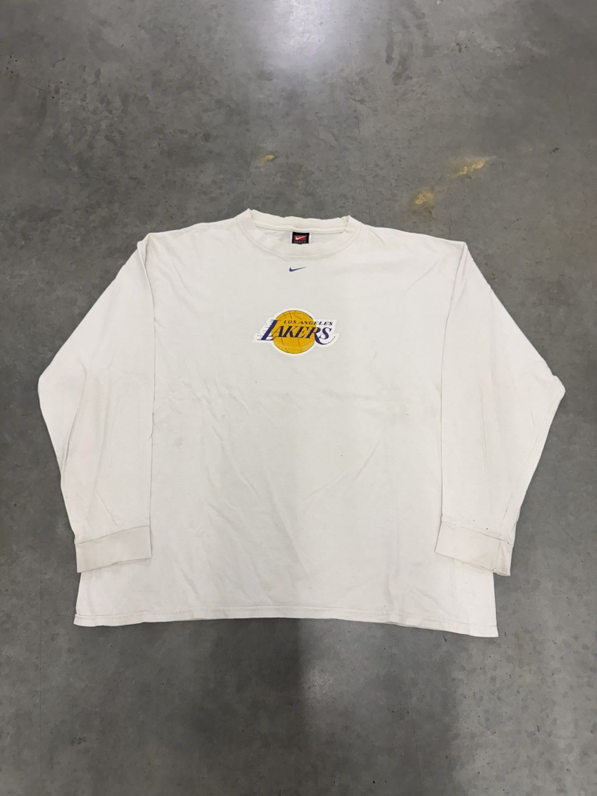 Nike Los Angeles Lakers Nike White Longsleeve Shirt Center Swoosh Size US XL / EU 56 / 4 - 1 Thumbnail