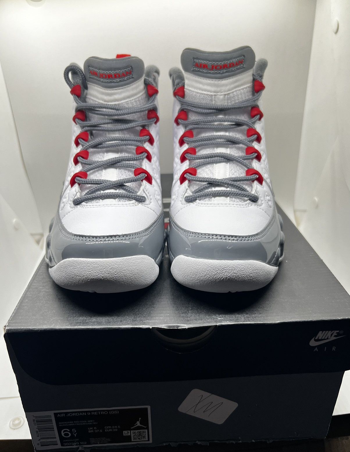 Jordan Brand Air Jordan 9 Retro Fire Red (GS) Size US 6.5 / EU 39-40 - 1 Thumbnail