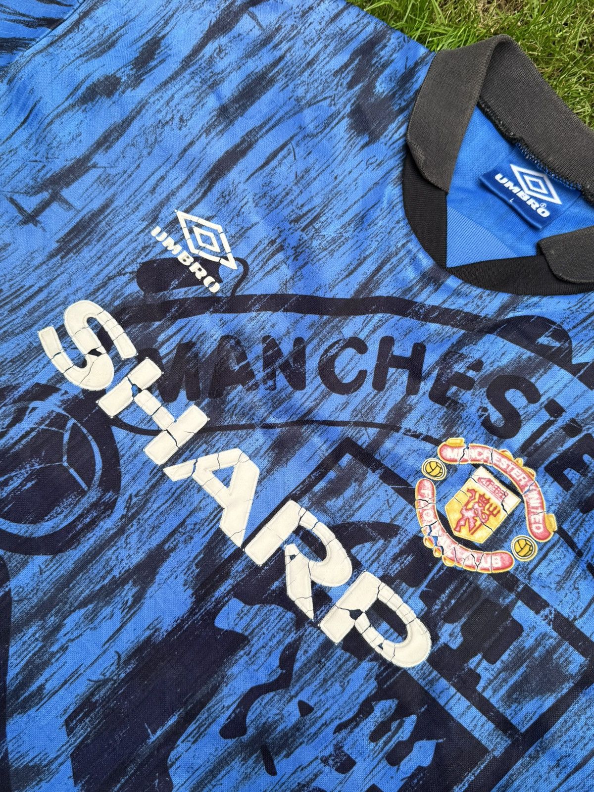 Umbro MANCHESTER UNITED 1992 1993 AWAY FOOTBALL Size US L / EU 52-54 / 3 - 8 Thumbnail