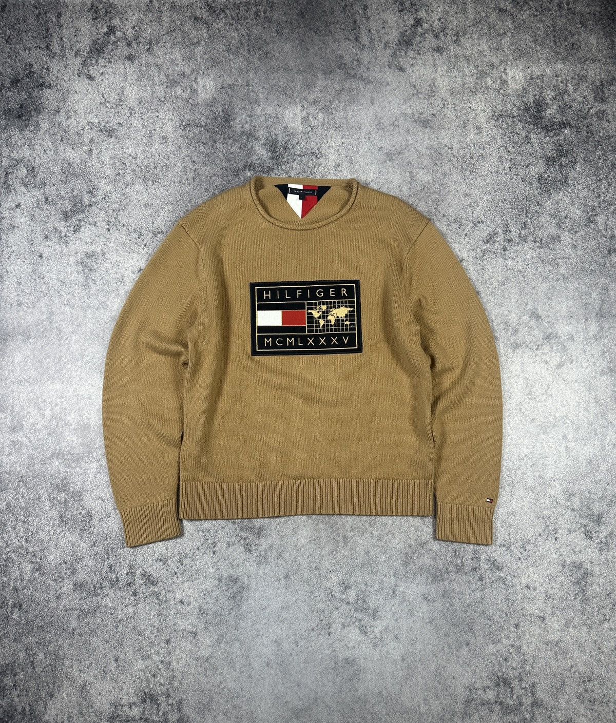 Tommy Hilfiger Y2K Tommy Hilfiger Logo Sweater Casual Style Rare L USA Size US L / EU 52-54 / 3 - 1 Thumbnail