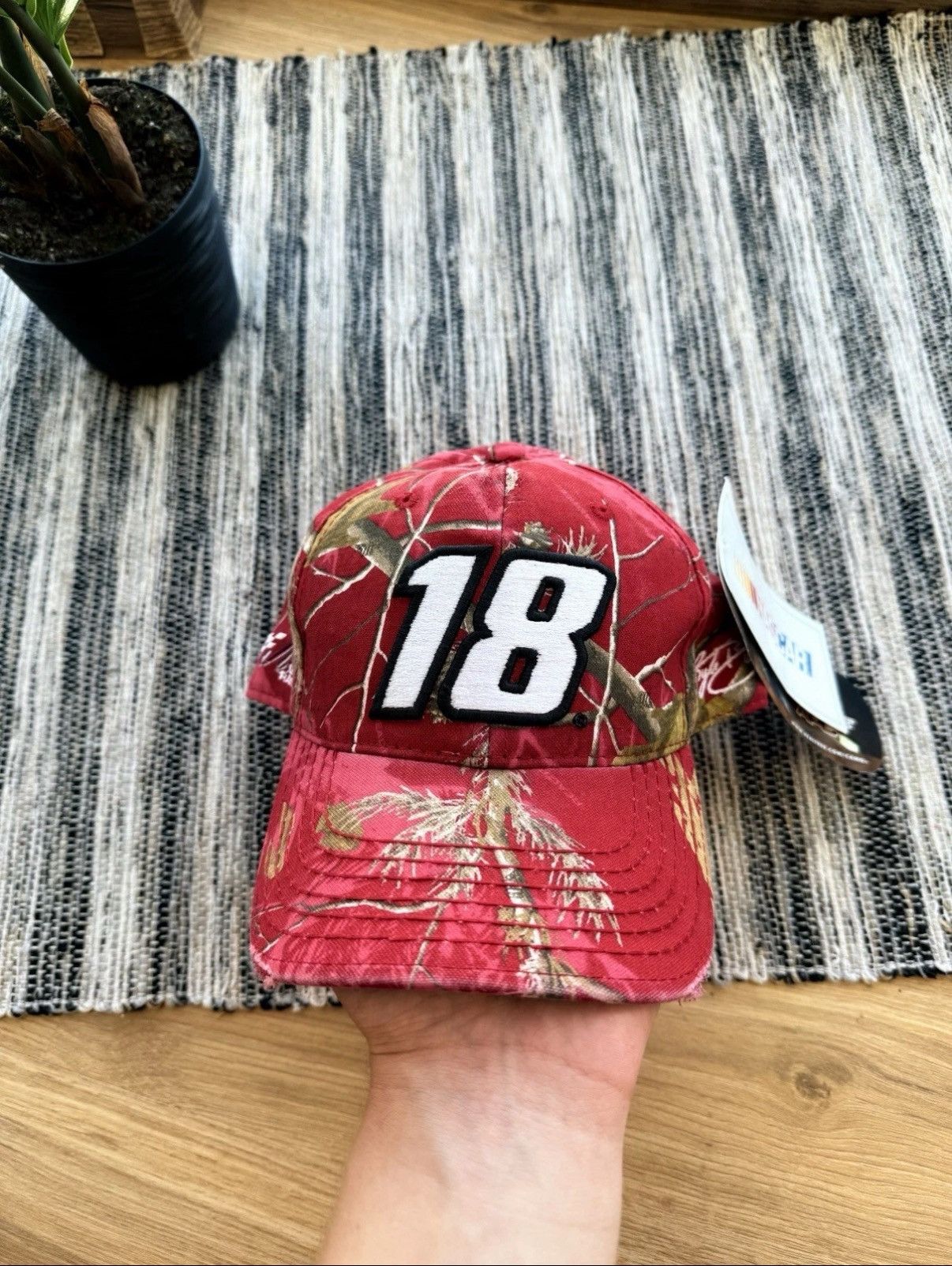 NASCAR NEW REAL TREE NASCAR RACING CAP SNAPBACK #18 JOE GIBBS RED Size ONE SIZE - 2 Thumbnail