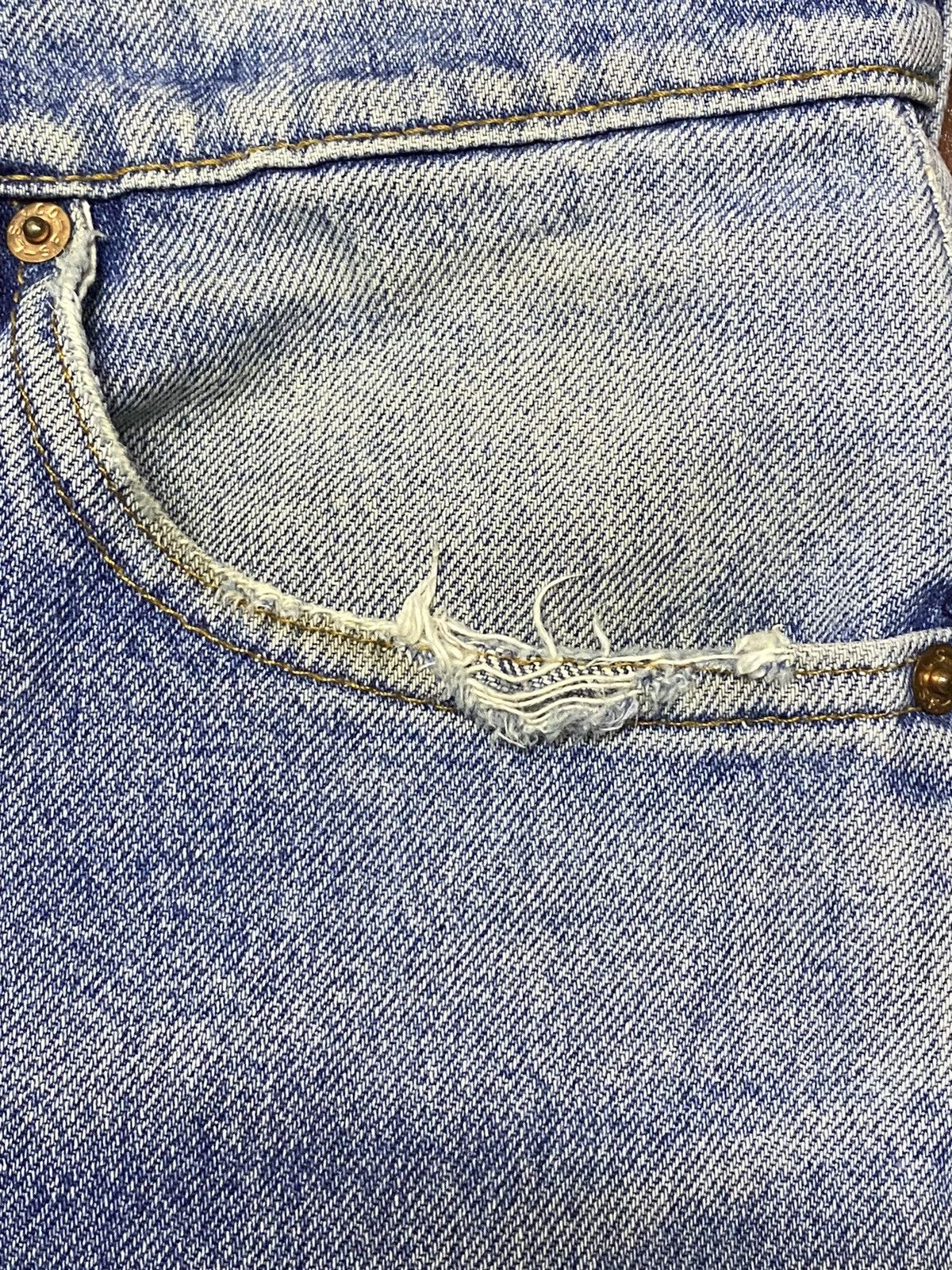 Levi's Vintage Clothing Vintage Levis 90s Blue Faded Wash Distressed Jeans Size US 28 / EU 44 - 10 Thumbnail