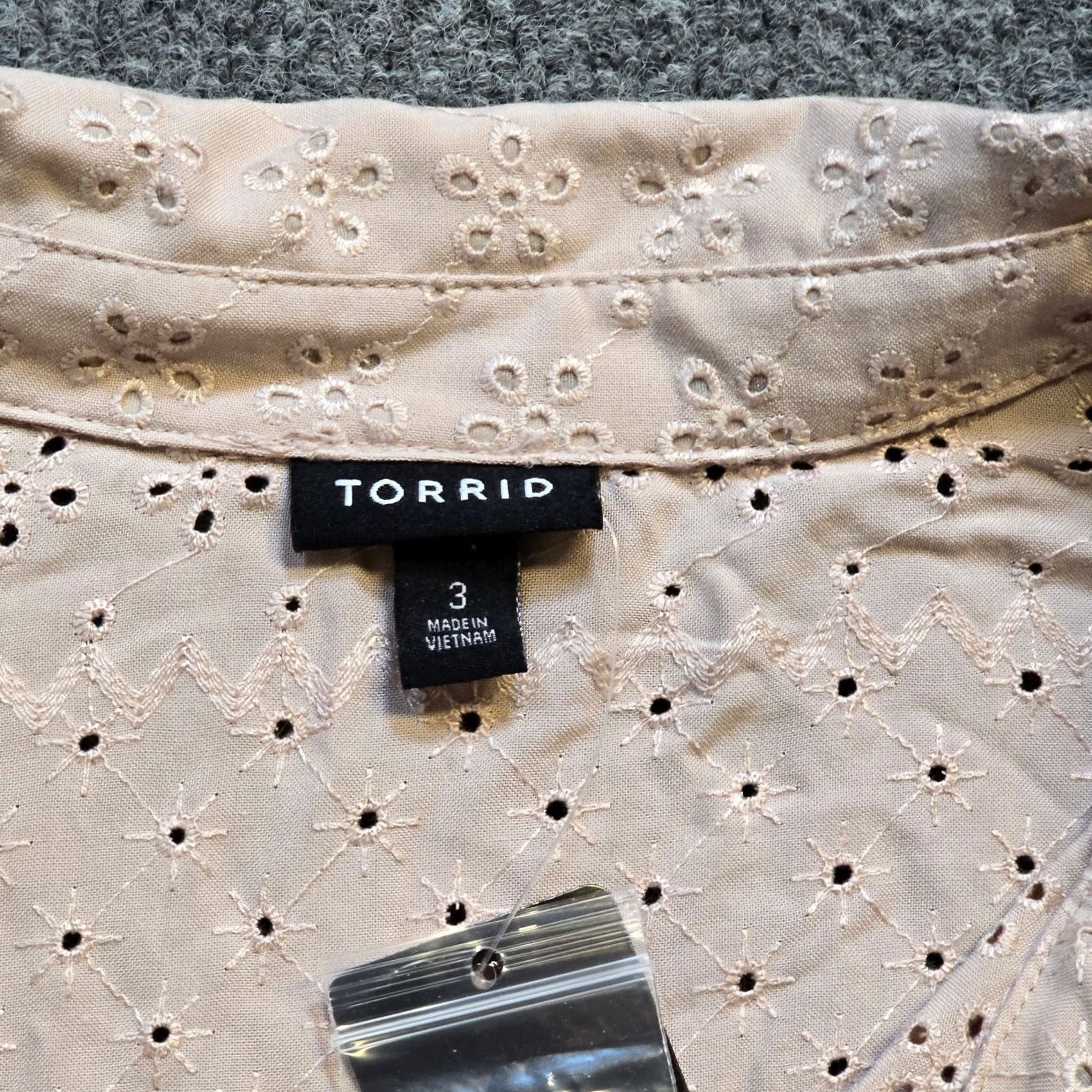 Torrid Torrid Shirt Women 3X Beige Eyelet Lace Button 3/4 Sleeve Shirred Back Casual Blouse Size XXL / US 16-18 / IT 52-54 - 3 Thumbnail