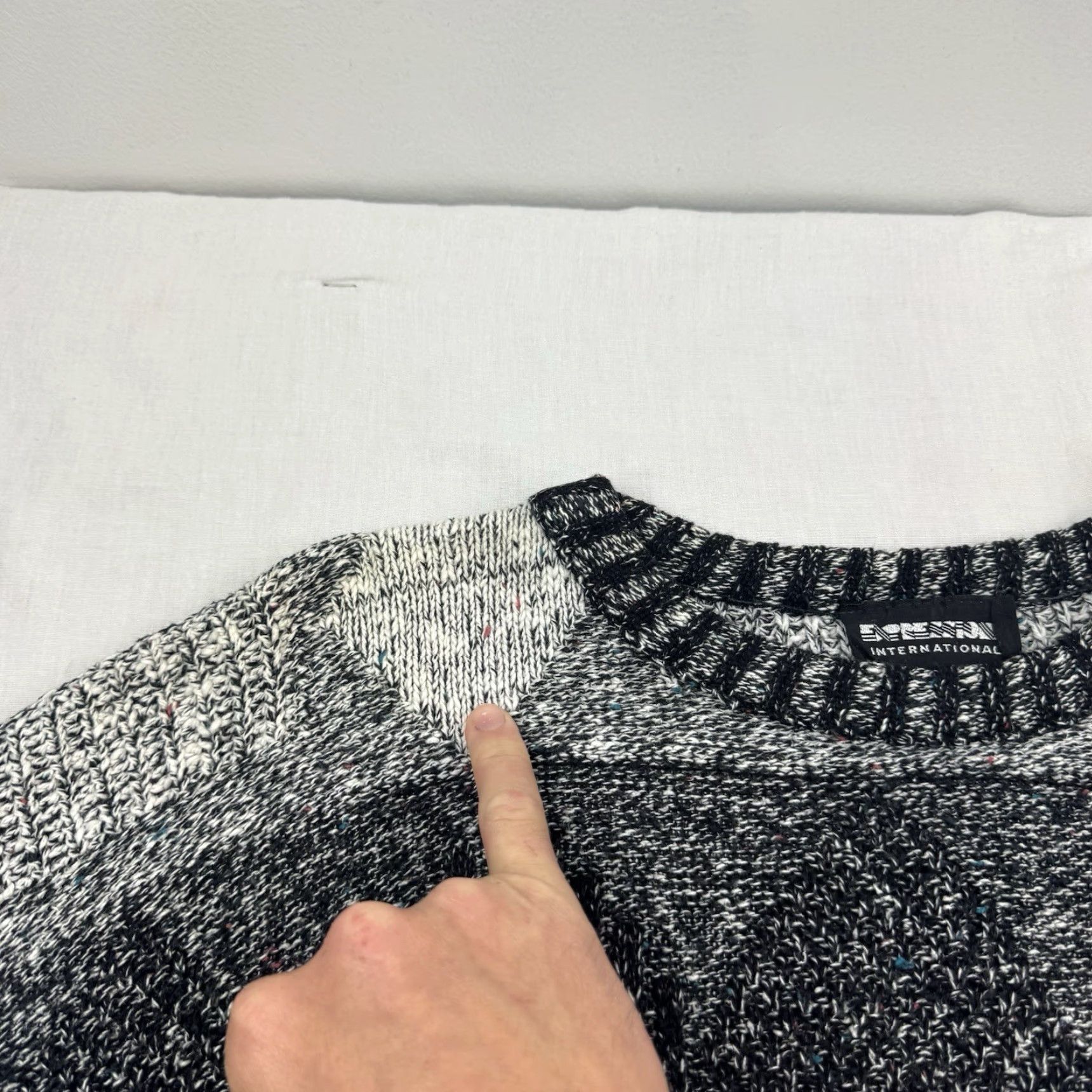 Vintage VINTAGE Expressions Sweater Men Adult Large Black Knit Geometric 80s Crew Neck Pullover Mens Size US L / EU 52-54 / 3 - 4 Thumbnail