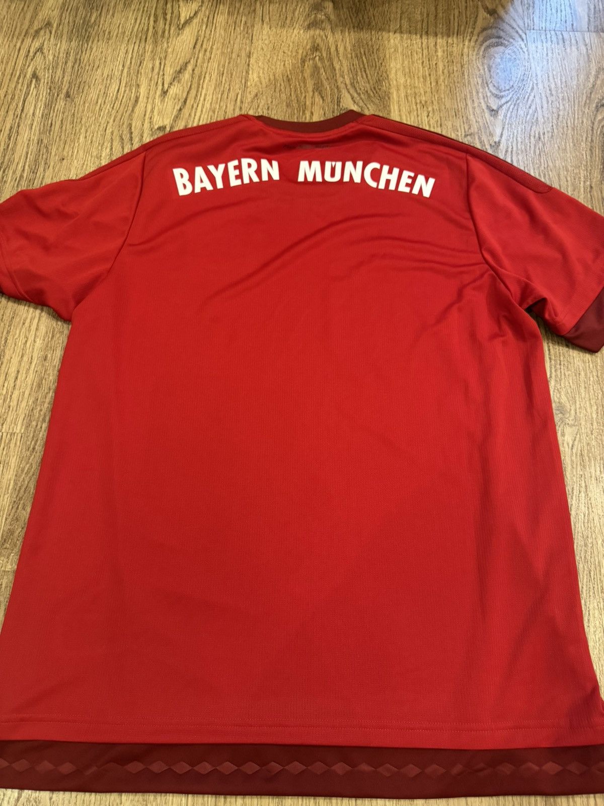 Adidas BAYERN MÜNICH 2015 2016 HOME FOOTBALL SHIRT ADIDAS sz L MEN Size US L / EU 52-54 / 3 - 11 Thumbnail
