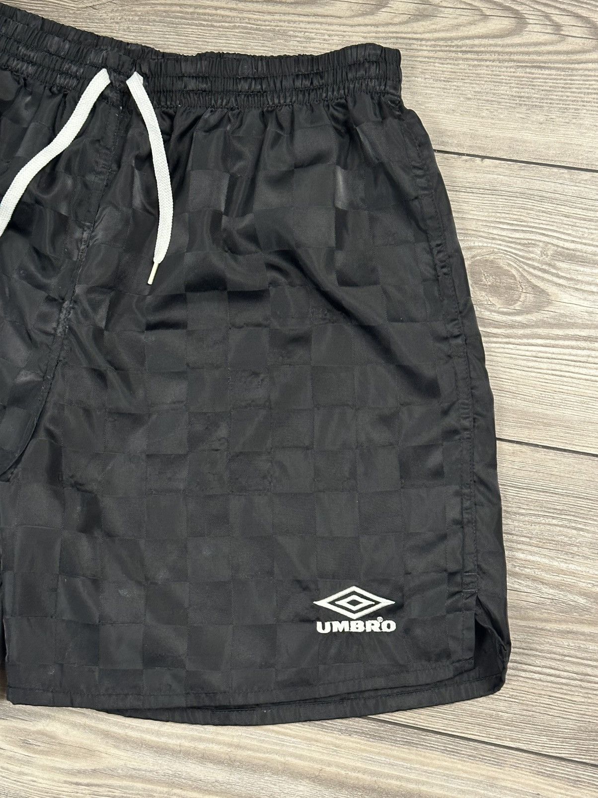 Umbro Vintage Umbro Checkered Shorts Size US 29 - 4 Thumbnail