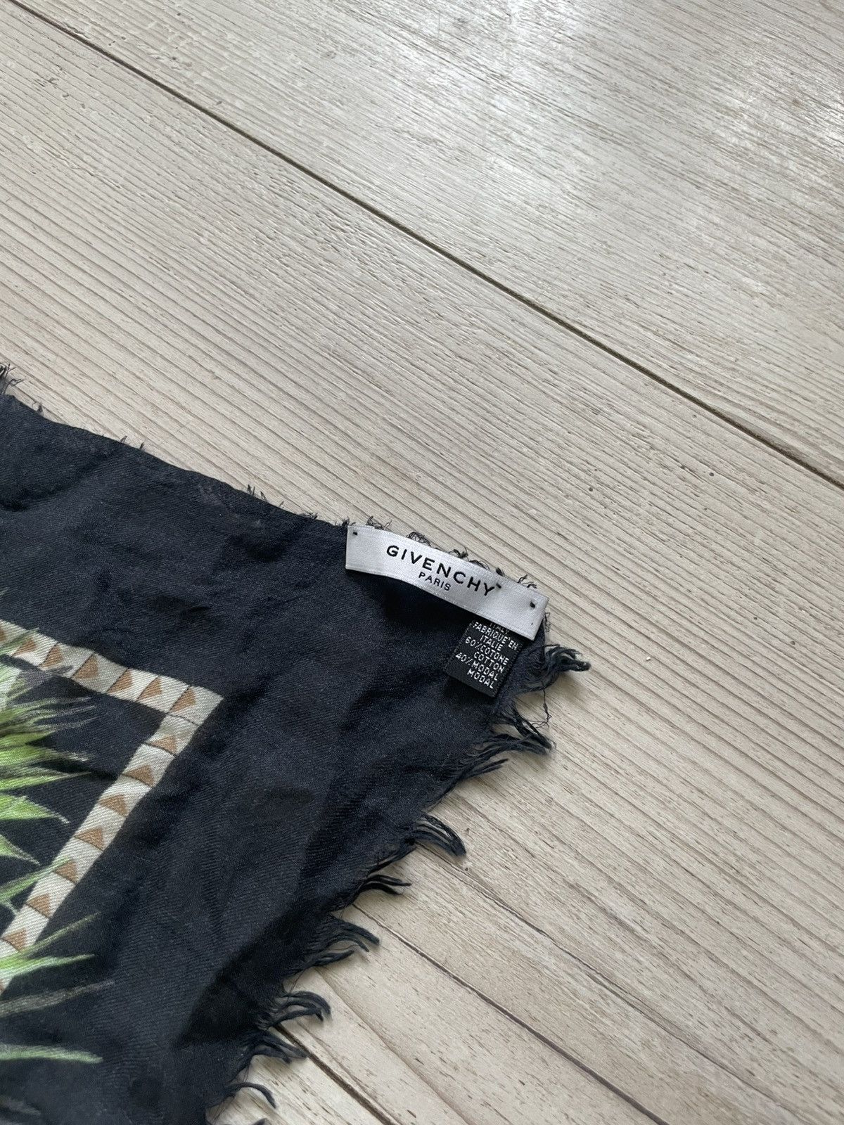 Givenchy Givenchy Paris Floral Scarf by Riccardo Tisci Size ONE SIZE - 8 Thumbnail