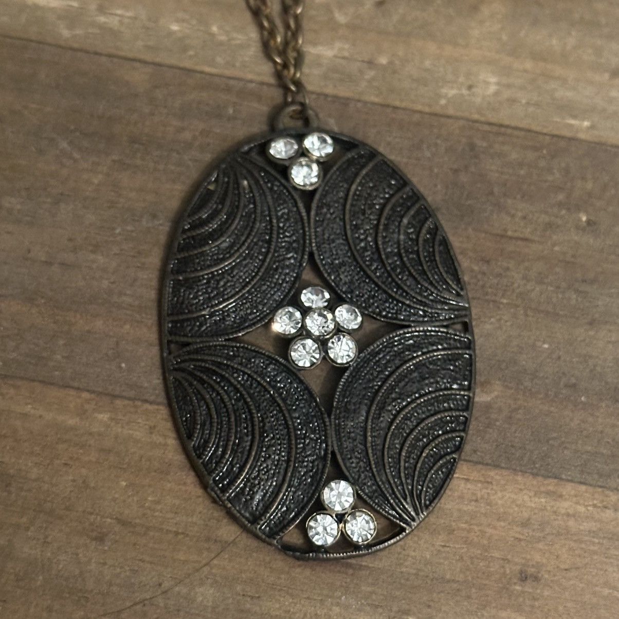 Other Bronze tone large oval pendant necklace Size ONE SIZE - 3 Thumbnail
