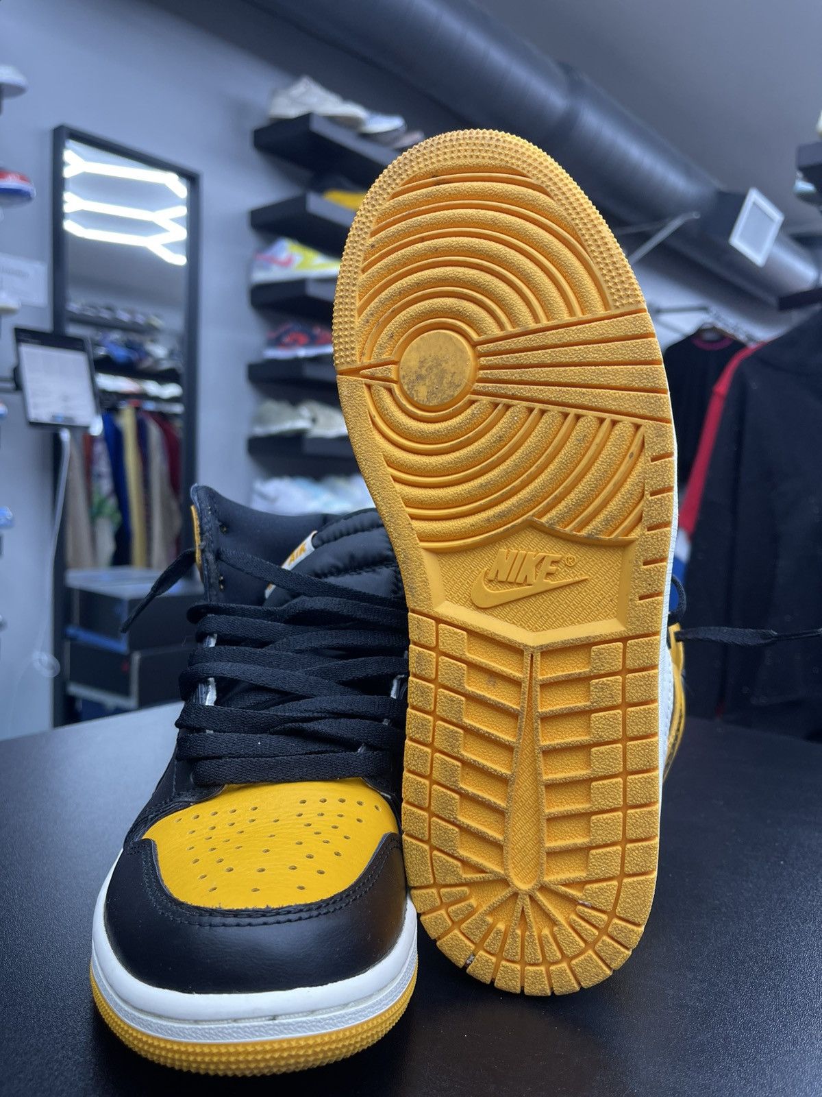 Jordan Brand Size 8 - Jordan 1 Retro High Taxi Yellow Toe Size US 8 / EU 41 - 6 Thumbnail