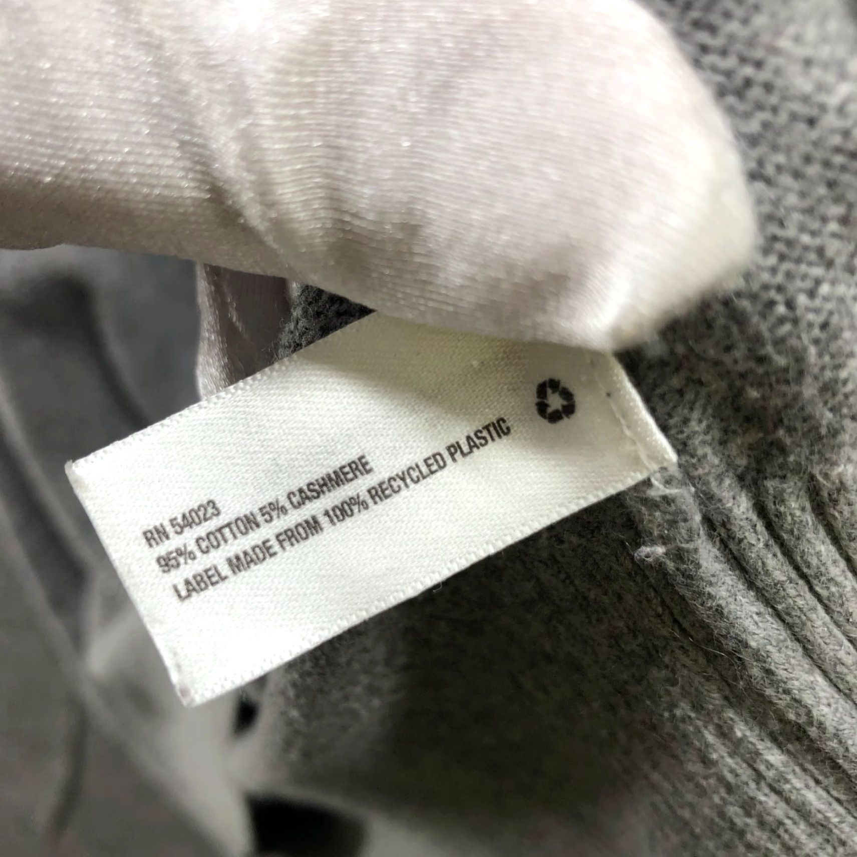 Gap Gap Mens L Gray V-Neck Pullover Knit Sweater Cotton Cashmere Size US L / EU 52-54 / 3 - 6 Thumbnail