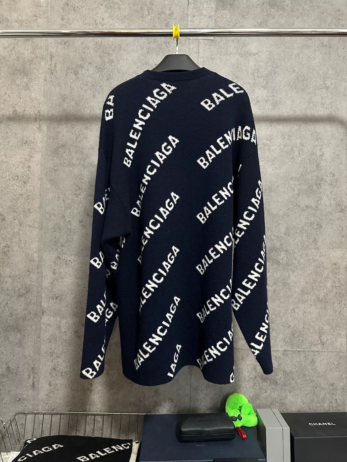 Balenciaga balenciaga logo knit sweater in navy blue Size US S / EU 44-46 / 1 - 3 Thumbnail