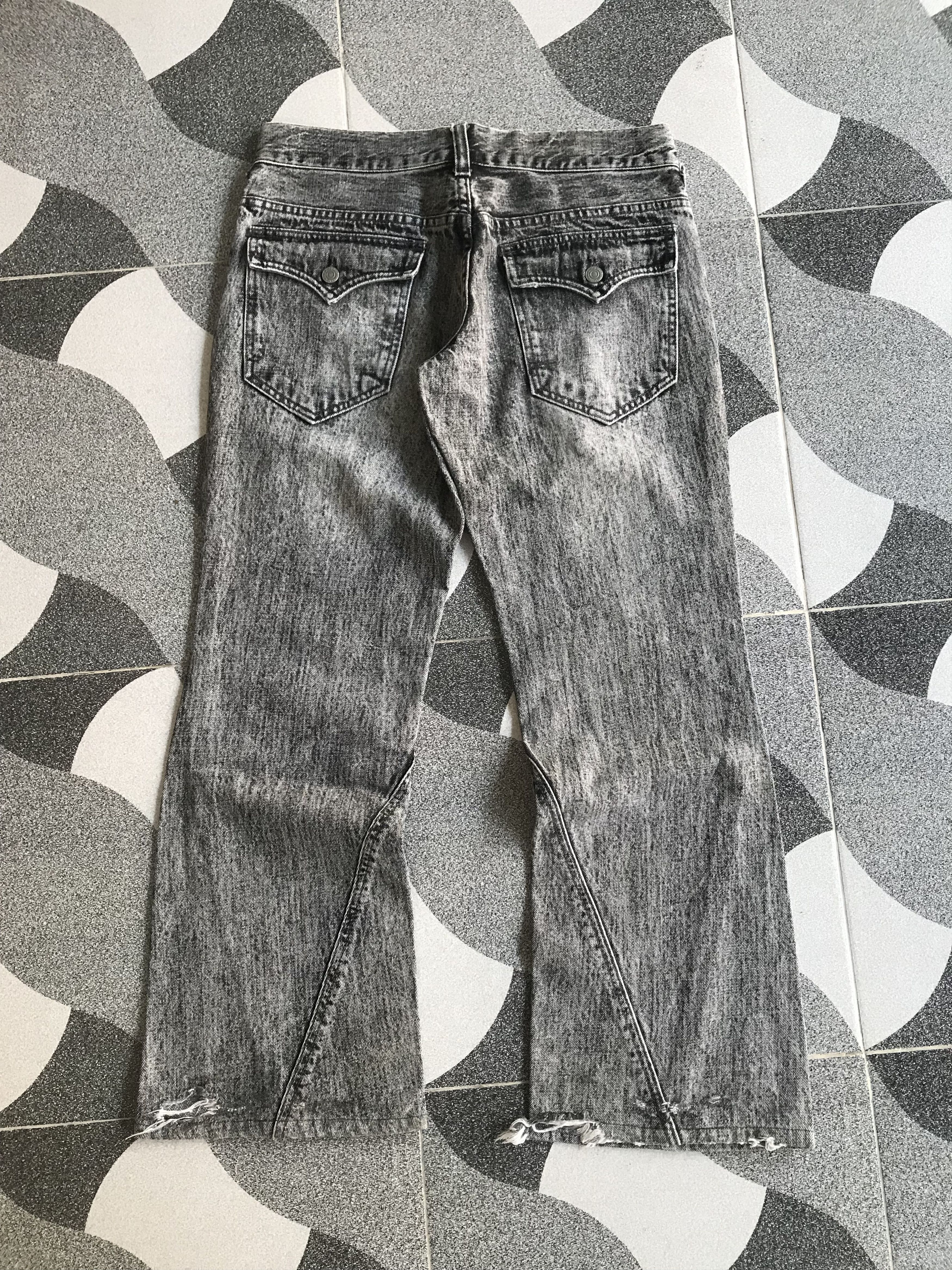 20471120 × If Six Was Nine × Japanese Brand Y2K DAILY NEWS Flared Jeans Size US 32 / EU 48 - 3 Thumbnail