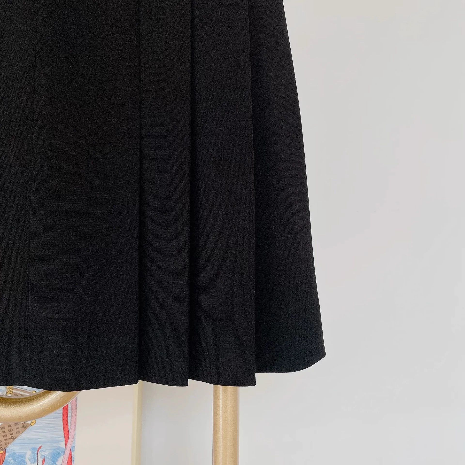 Chanel CHANEL women's black skirt 38 Size 27" / US 4 / IT 40 - 4 Thumbnail