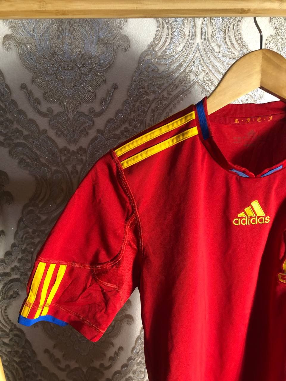 Adidas VINTAGE ADIDAS SPAIN RETRO SOCCER JERSEY MADRID BLOKE Y2K Size US S / EU 44-46 / 1 - 4 Thumbnail