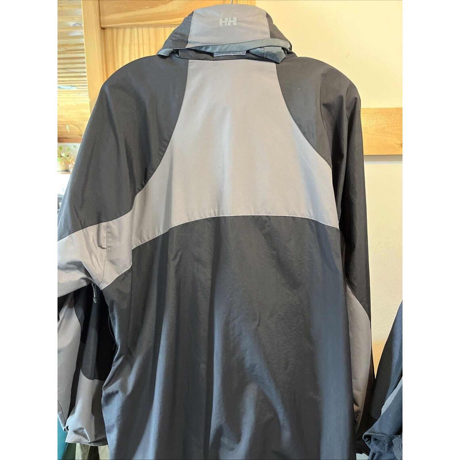 Helly Hansen Helly Hansen Jacket Mens Sz XL Black LS Packable Hood Travel Size US XL / EU 56 / 4 - 8 Thumbnail