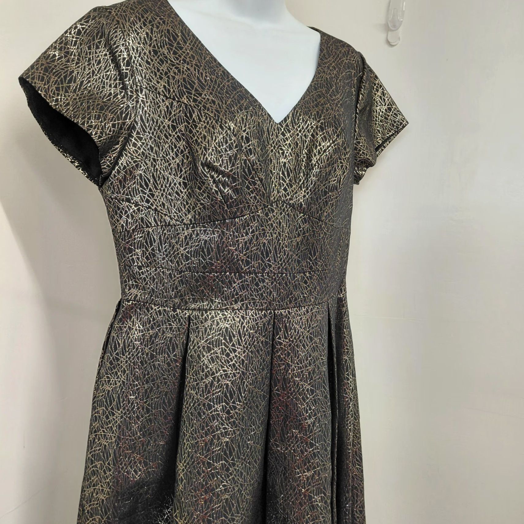 Vince Camuto Vince Camuto Dress Sz 10 Black Gold Cocktail Party Formal Knee Length Ful Skirt Size 32" / US 10 / IT 46 - 3 Thumbnail