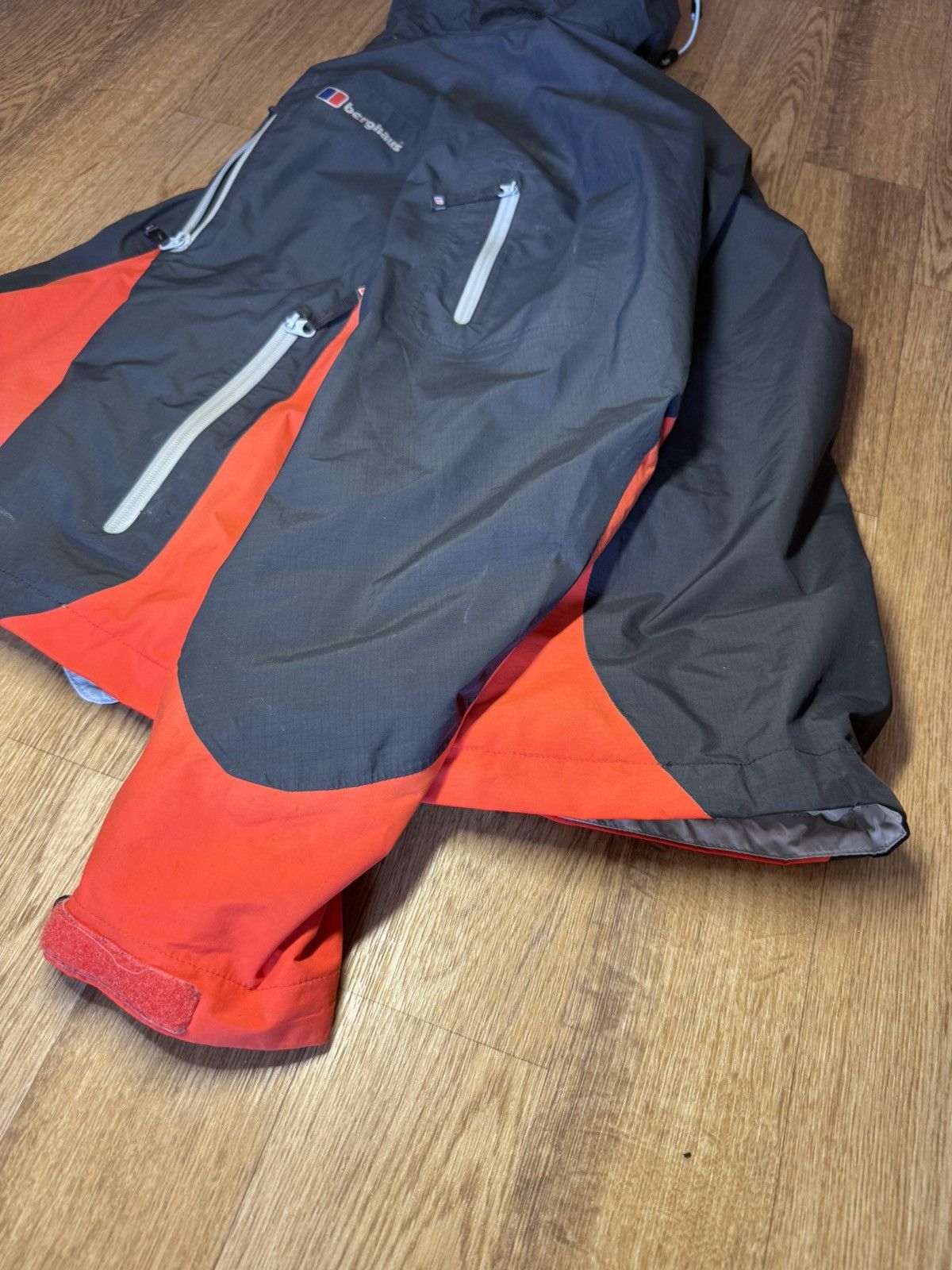 Berghaus Berghaus Gore-Tex Pro Jacket S Size Men Orange-black Outdoor Size US S / EU 44-46 / 1 - 3 Thumbnail