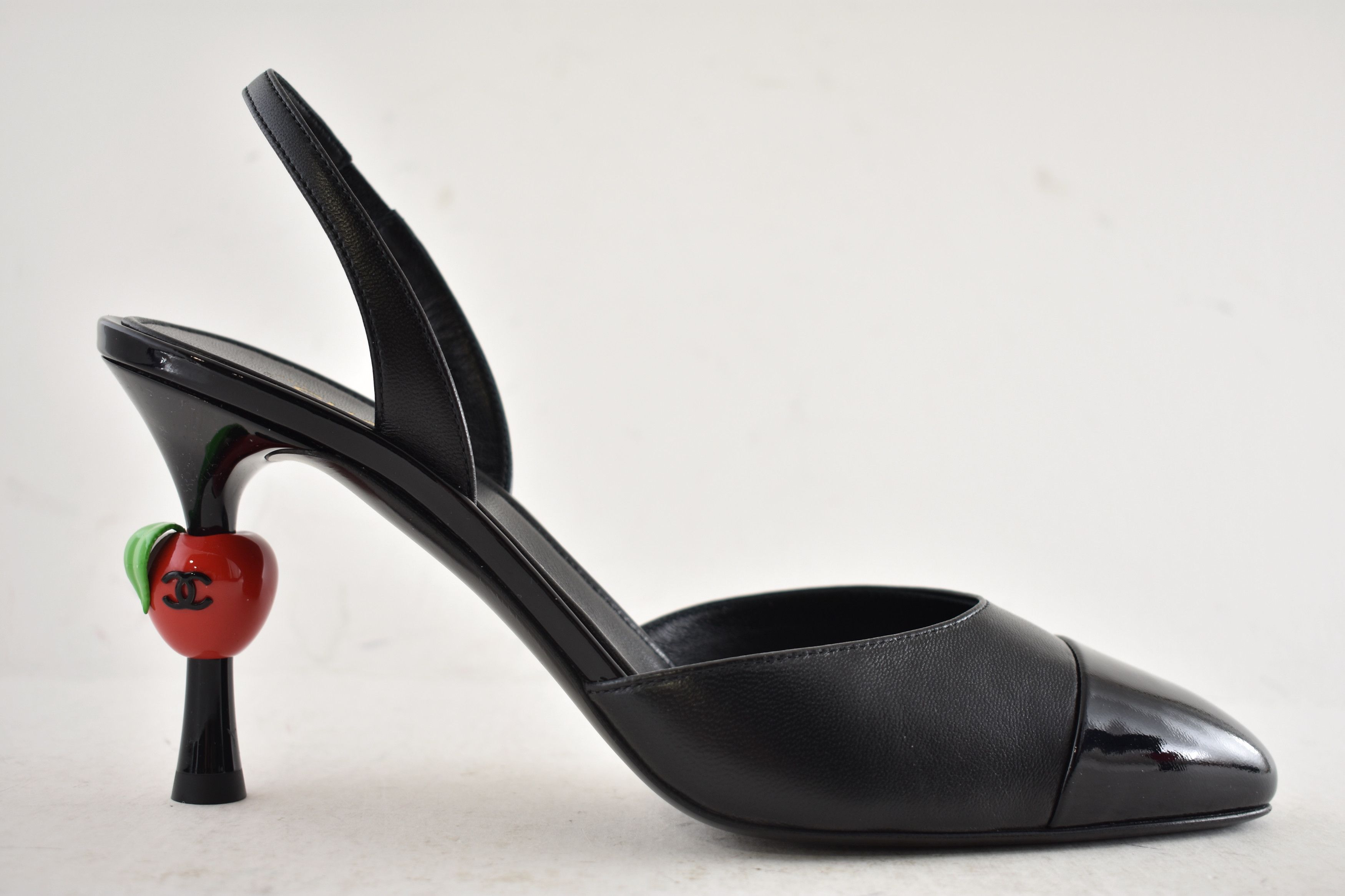 Chanel 26A Blazy Red Apple Sling CC Logo Slingback Heel Pump 39 Size US 9 / IT 39 - 2 Thumbnail