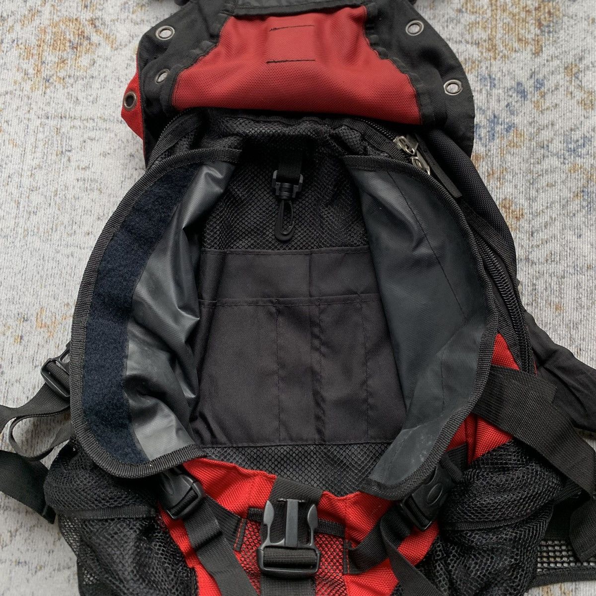 Oakley Vintage Rare Oakley Icon Backpack 1.0 Black Red - Y2K Bag Size ONE SIZE - 12 Thumbnail