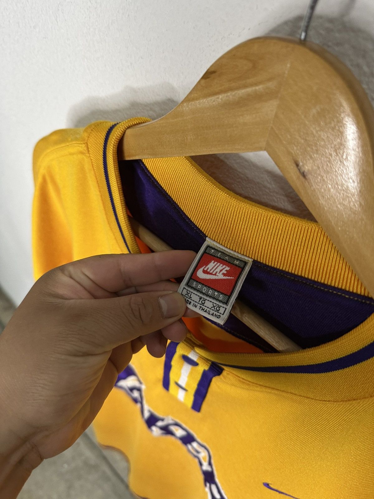 Nike 90’s Los Angeles Lakers Nike Jersey Size US XL / EU 56 / 4 - 3 Thumbnail