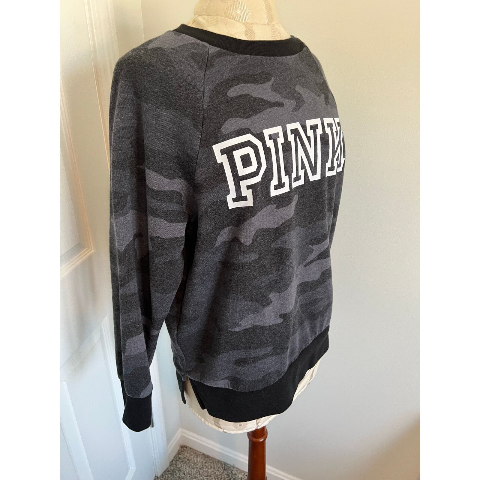 Pink Victoria’s Secret PINK Camo Crewneck Pullover Sweatshirt XS Size XS / US 0-2 / IT 36-38 - 2 Thumbnail