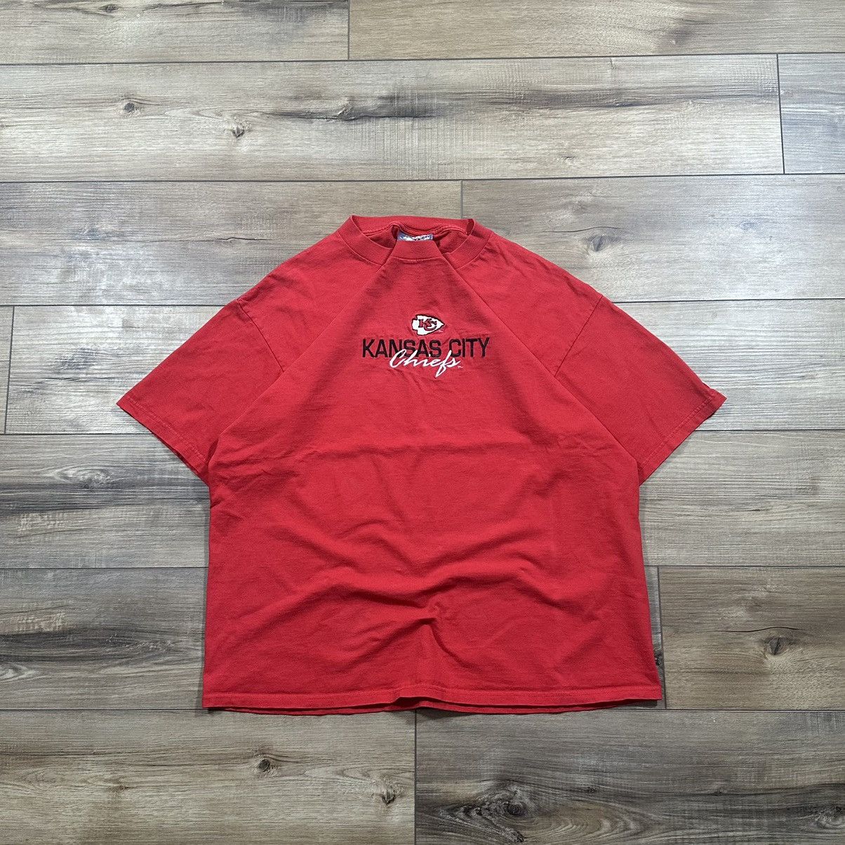 Lee Vintage 90s Lee NFL Kansas City Chiefs Red Embroidered Tee Size US XL / EU 56 / 4 - 1 Thumbnail