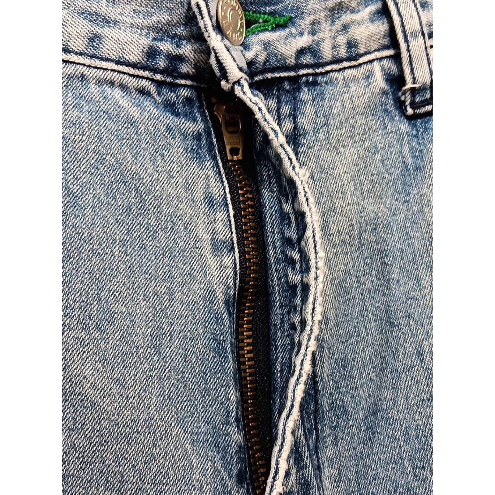 Tommy Hilfiger VINTAGE Tommy Hilfiger Jeans Men 36x32 90s Denim Blue Regular Straight 5-Pocket Zip Button Readable Logo Baggy Accents Size US 36 / EU 52 - 6 Thumbnail