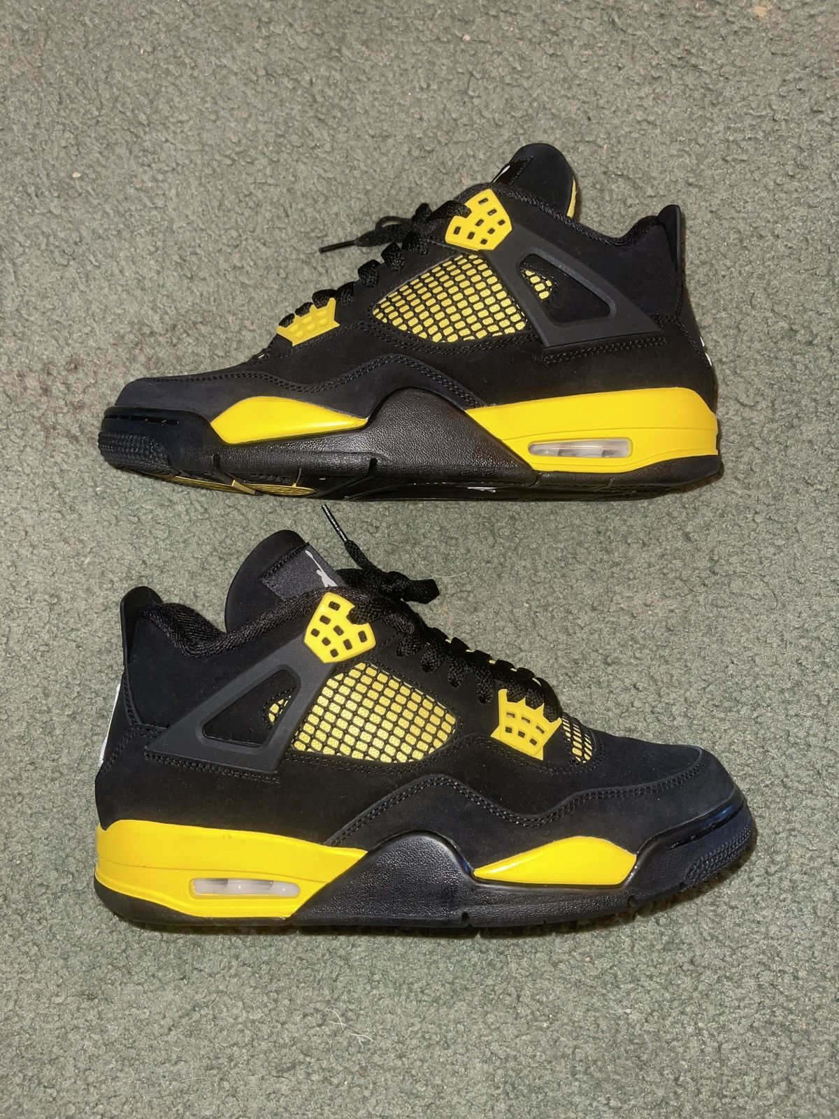 Air Jordan 4 Thunder