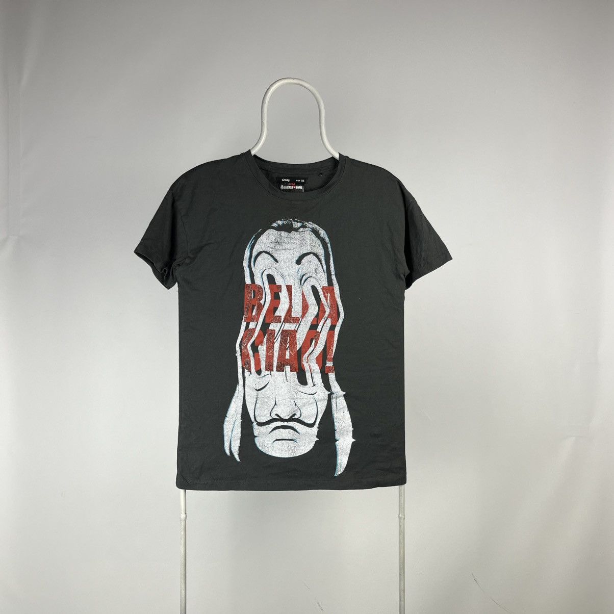 Band Tees Netflix La gasa de papel tshirt movie size Xs/S Size US S / EU 44-46 / 1 - 1 Thumbnail