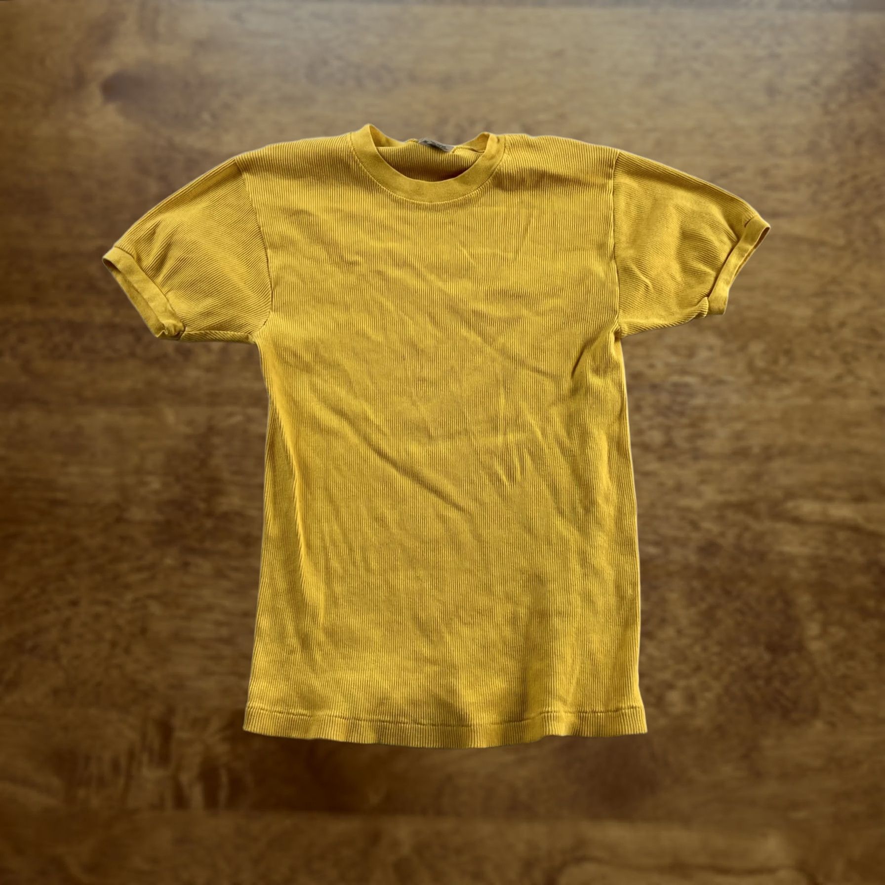 Delta VINTAGE Delta Shirt Womens Small Yellow Solid Cotton Made USA Tee T-Shirt Size S / US 4 / IT 40 - 1 Thumbnail
