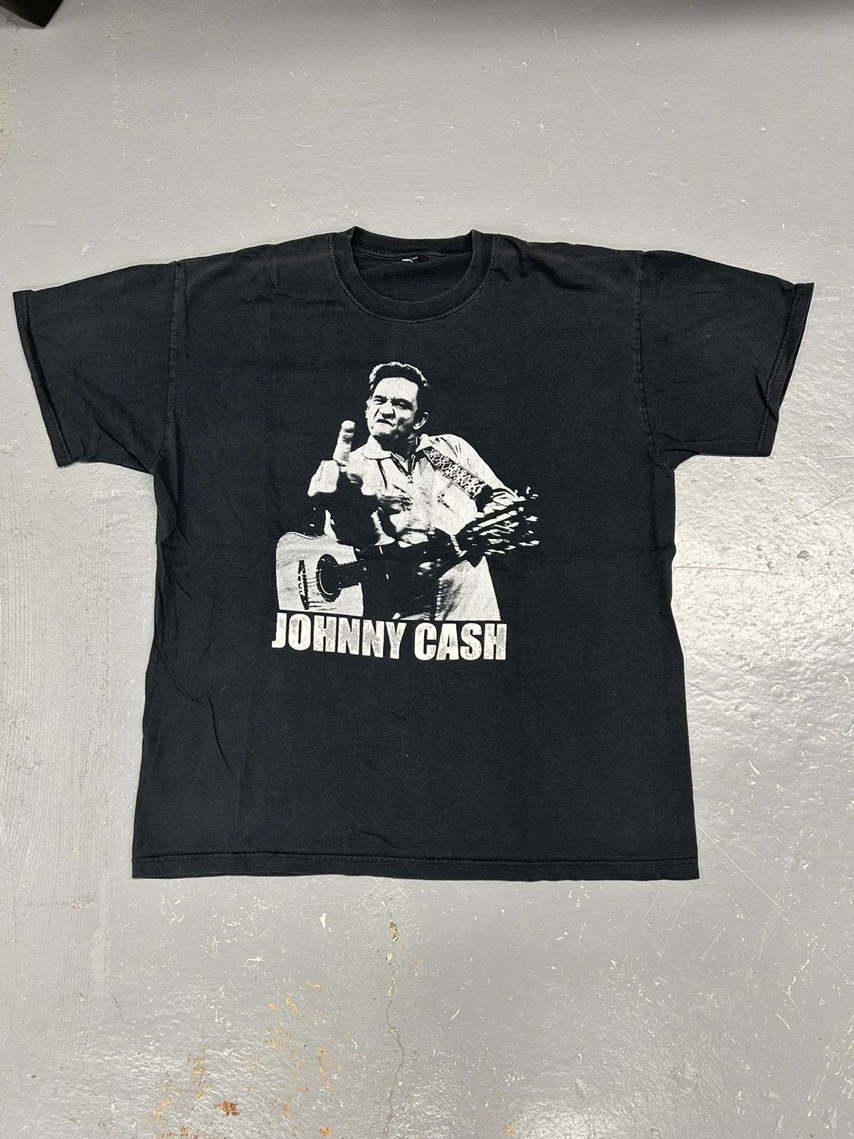 Band Tees × Vintage Crazy Vintage Y2K Essential Johnny Cash Black Band Tee Shirt Size US L / EU 52-54 / 3 - 1 Thumbnail