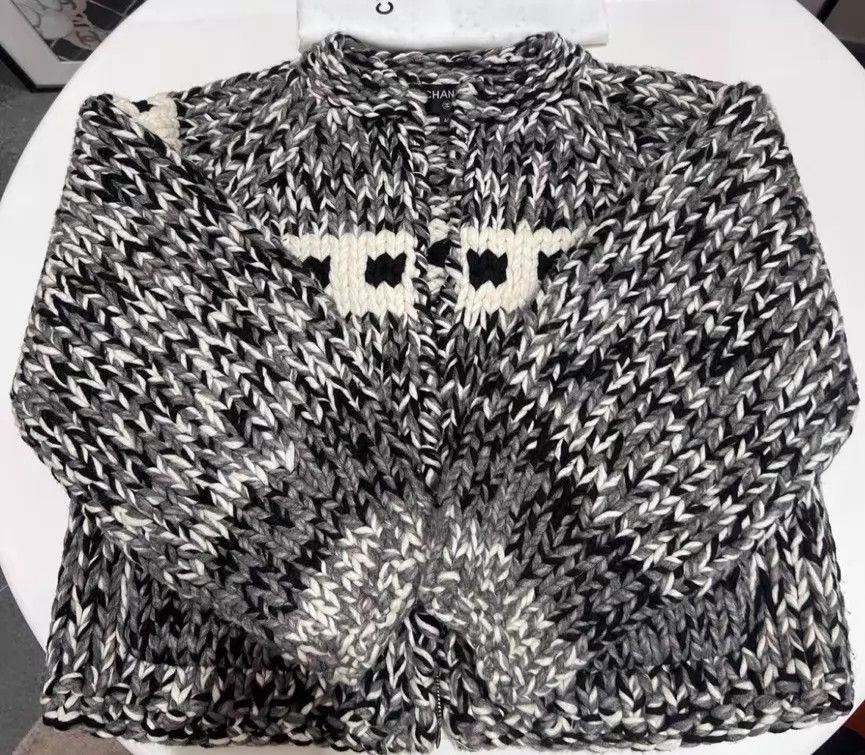 Chanel Chanel Women's Cashmere Knit Sweater Size S / US 4 / IT 40 - 1 Thumbnail