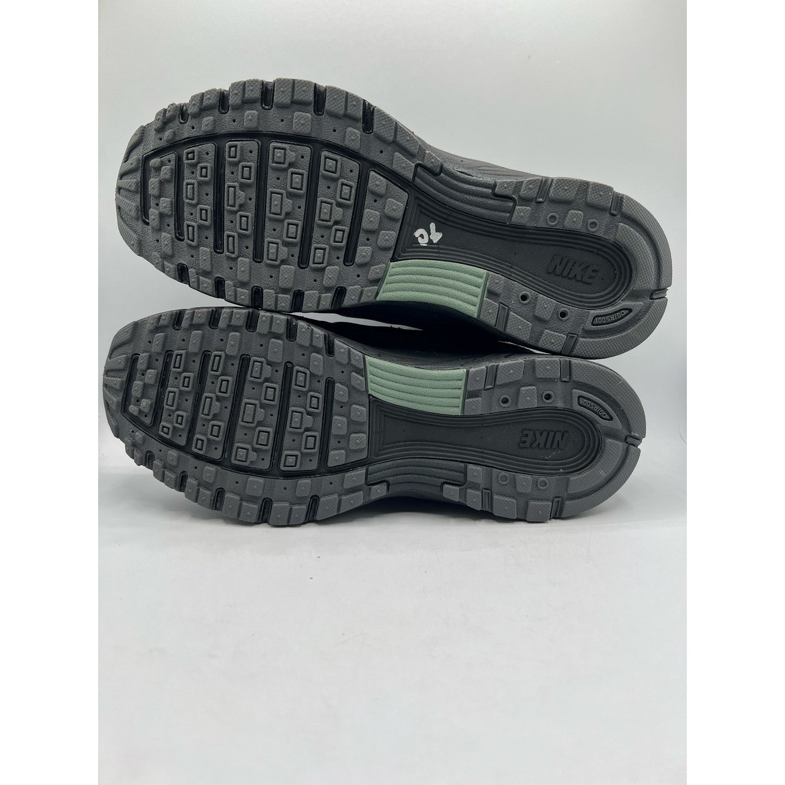 Nike Nike P-6000 “Anthracite Clay Green” size 5.5Y/7 womens Size US 5.5 / EU 38 - 5 Thumbnail