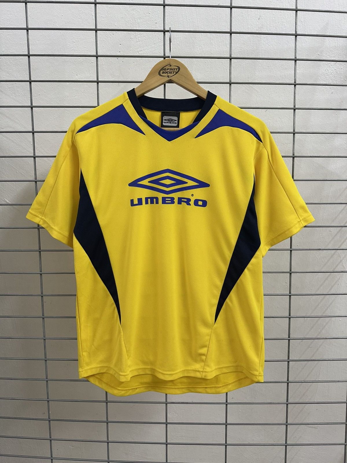 Umbro Rare Vintage Umbro Sweden Colourway Jersey By Descente Size US M / EU 48-50 / 2 - 1 Thumbnail